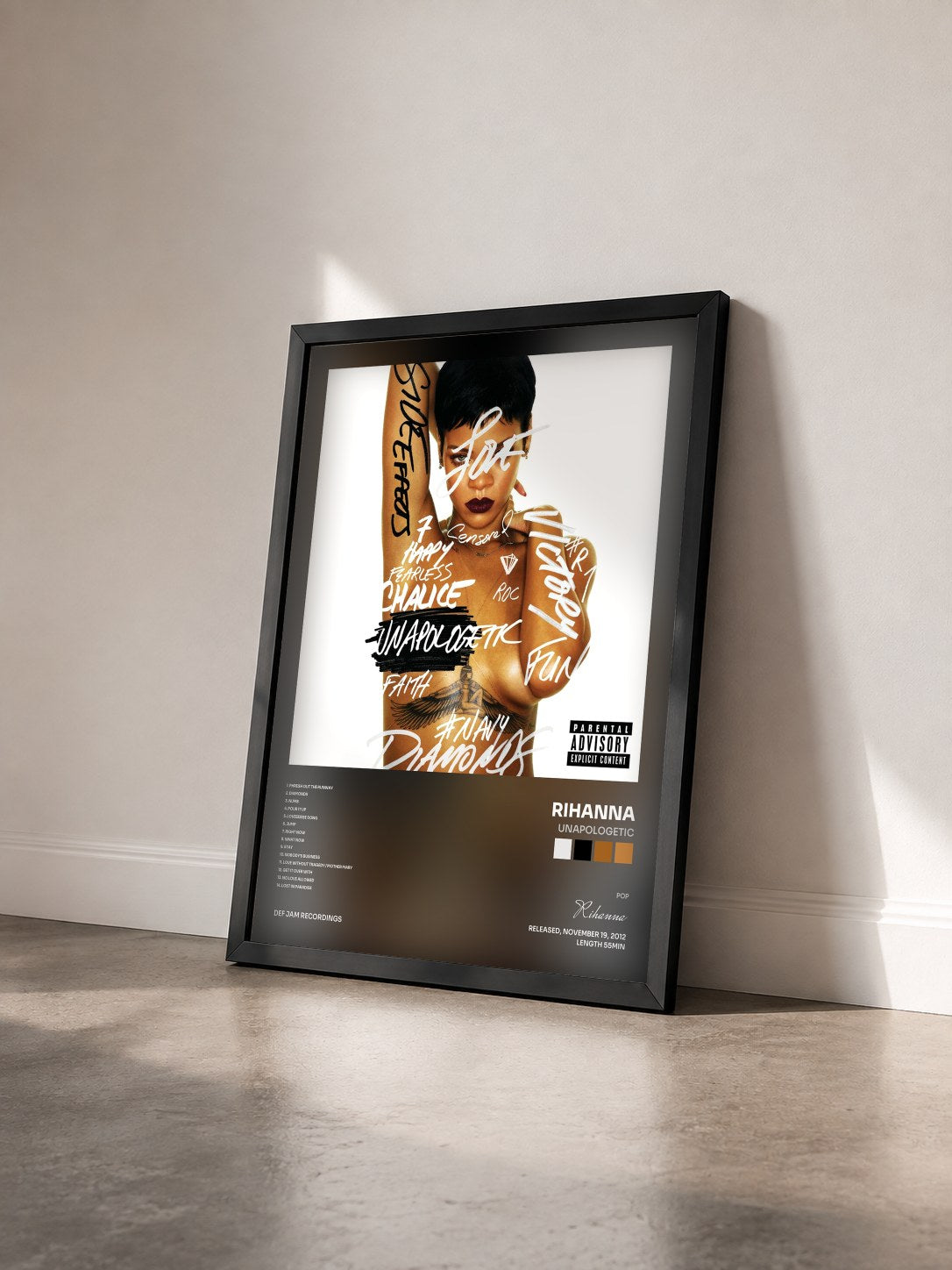 #noir Unapologetic di Rihanna in stampa incorniciata vista di tre quarti, cornice nera