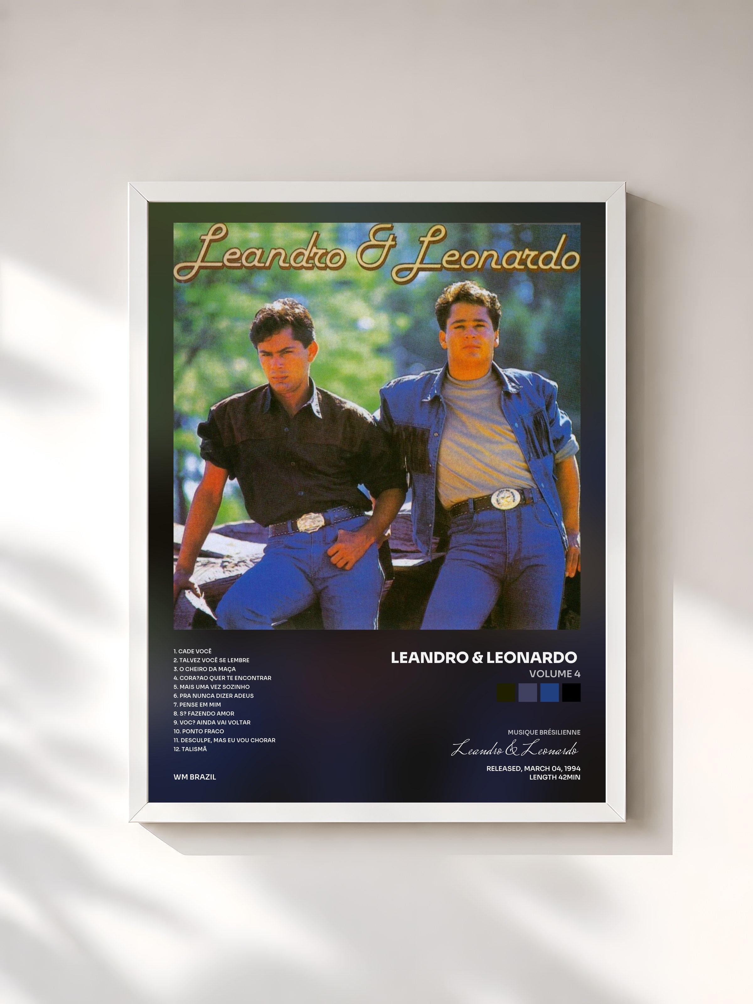#blanc Tableau de l'album Volume 4 de Leandro & Leonardo , cadre blanc, imprimé et encadré en France