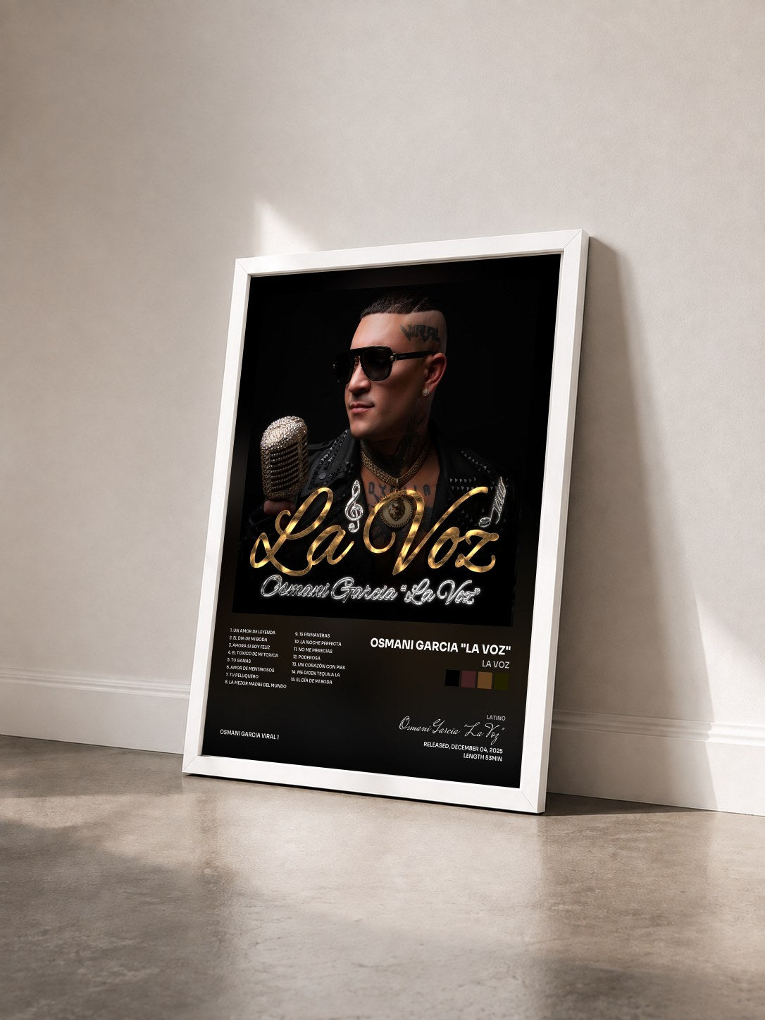 #blanc Tableau de l'album La Voz de Osmani Garcia "La Voz" vu de trois quarts, cadre blanc