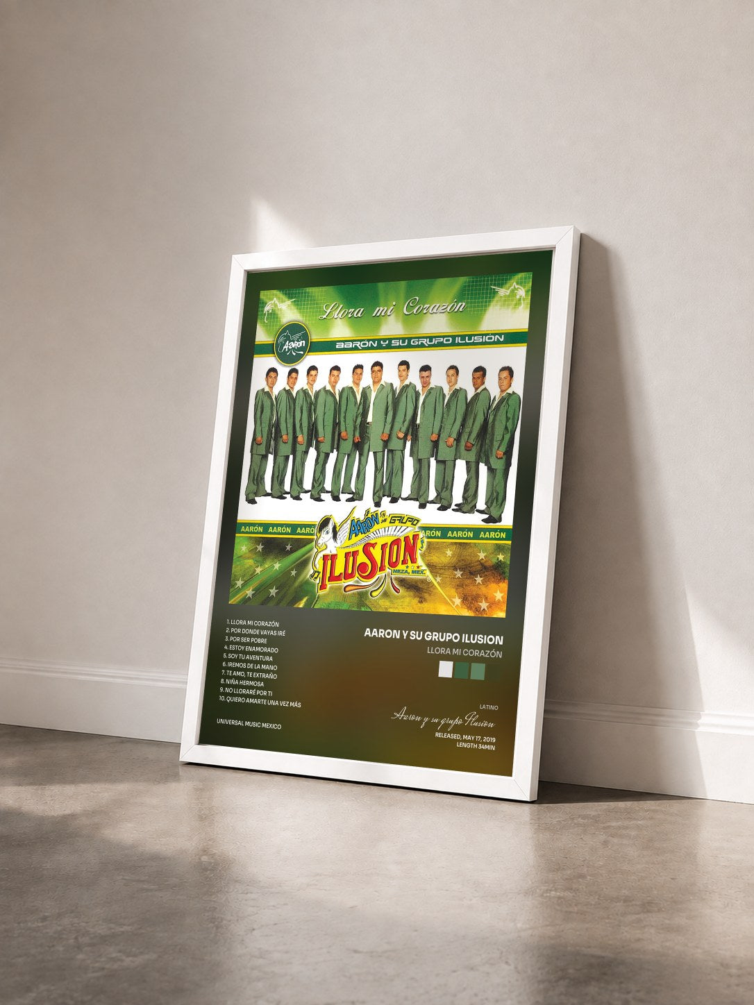 #blanc Tableau de l'album Llora Mi Corazón de Aaron y su grupo Ilusion vu de trois quarts, cadre blanc