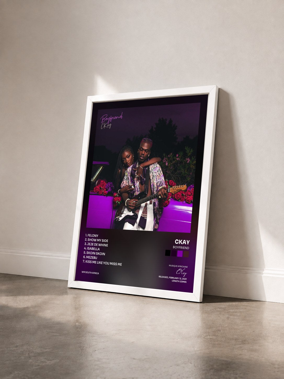 #blanc Tableau de l'album Boyfriend de CKay vu de trois quarts, cadre blanc