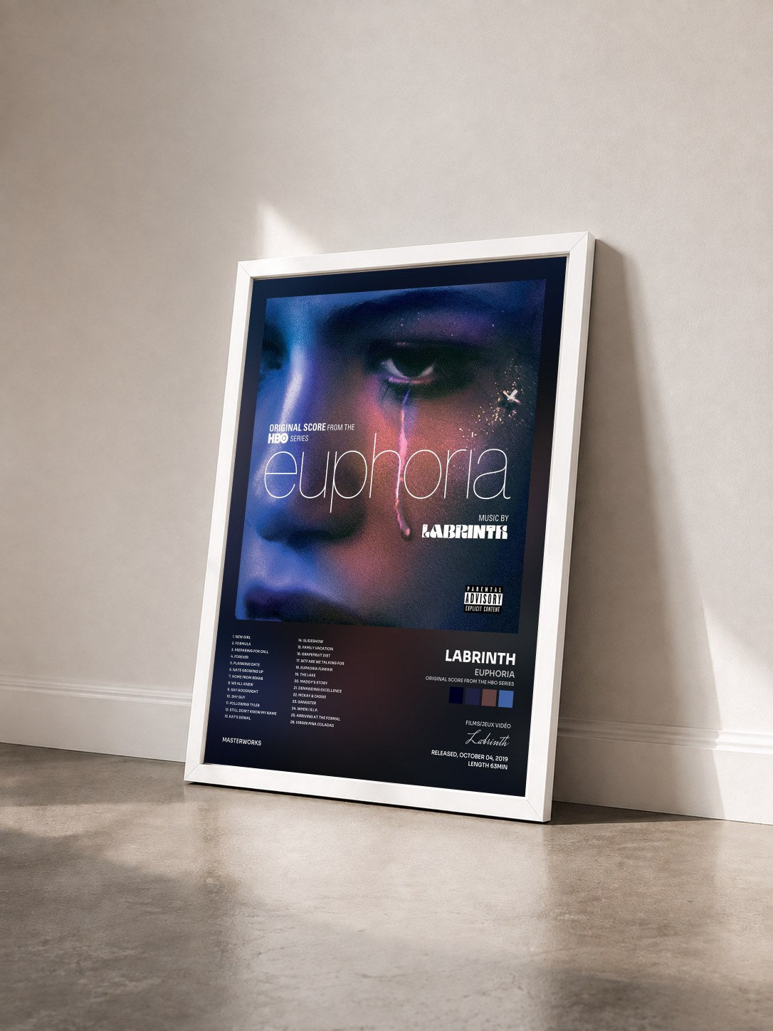 #blanc Tableau de l'album Euphoria (Original Score from the HBO Series) de Labrinth vu de trois quarts, cadre blanc