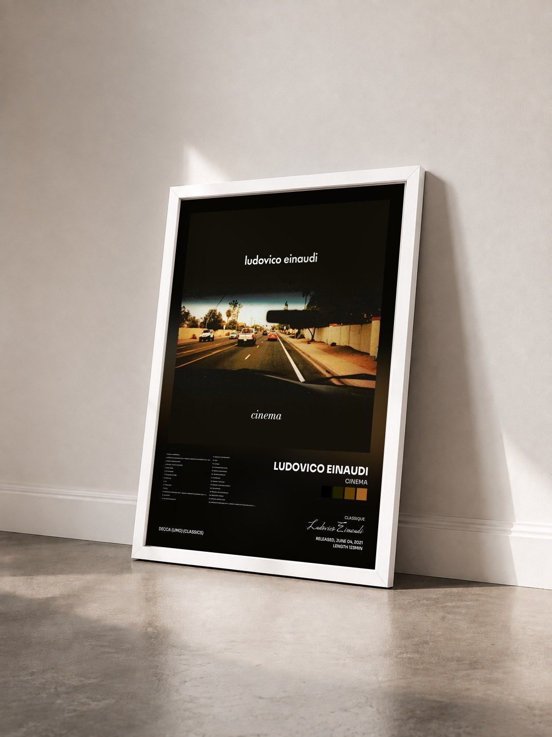 #blanc Tableau de l'album Cinema de Ludovico Einaudi vu de trois quarts, cadre blanc