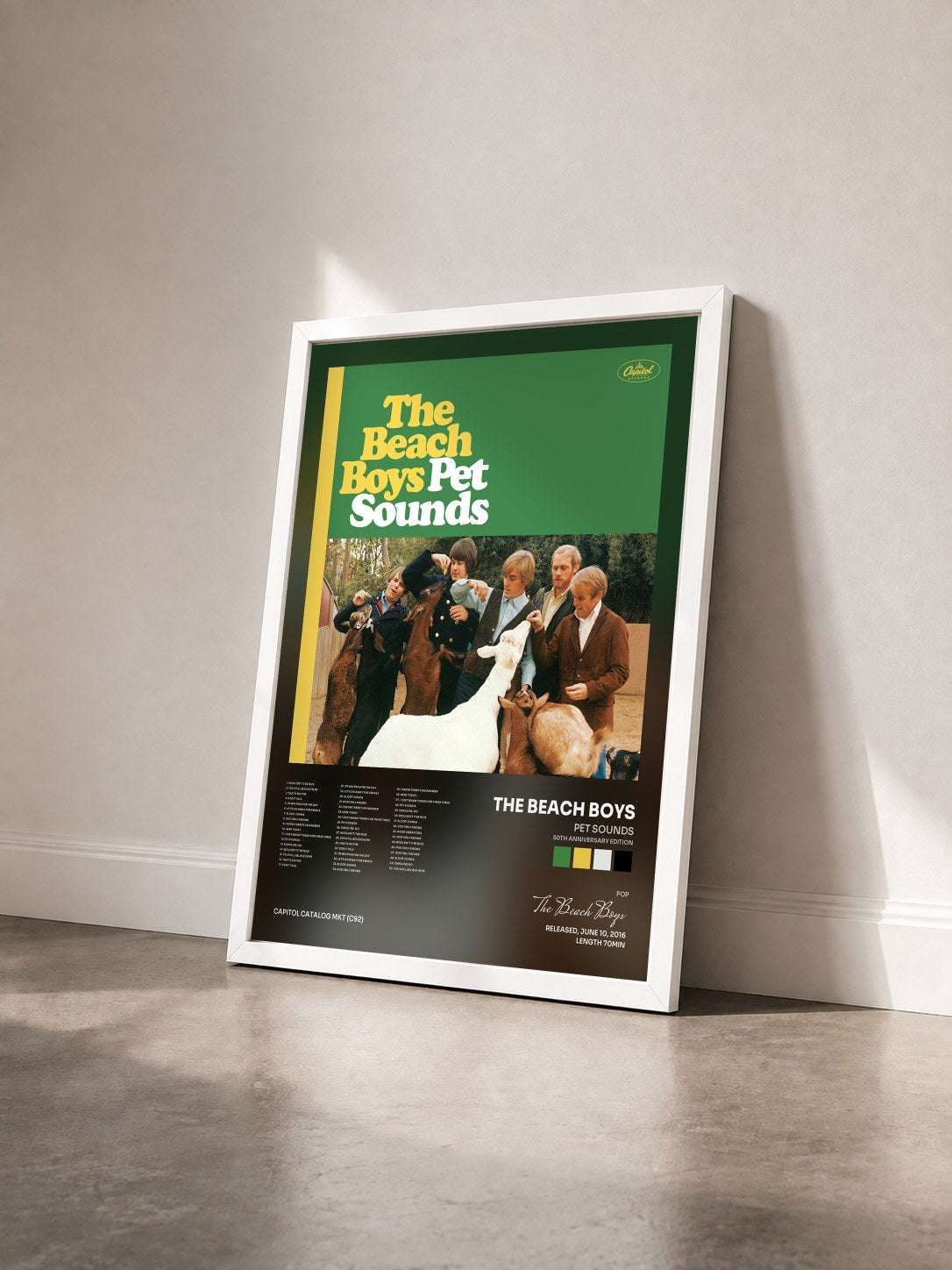 #blanc Pet Sounds (50th Anniversary Edition) di The Beach Boys in stampa incorniciata vista di tre quarti, cornice bianca