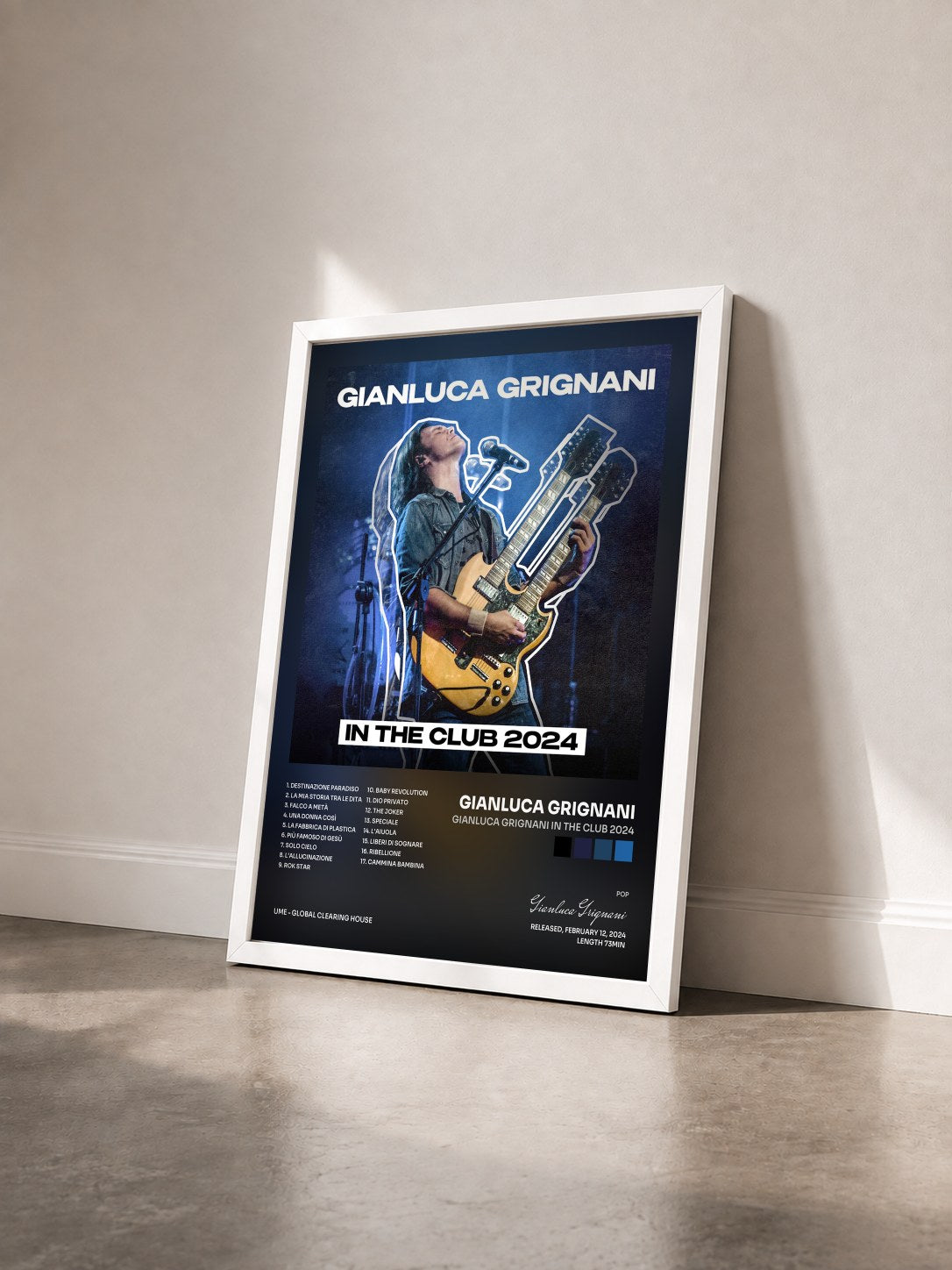 #blanc Tableau de l'album Gianluca Grignani IN THE CLUB 2024 de Gianluca Grignani vu de trois quarts, cadre blanc