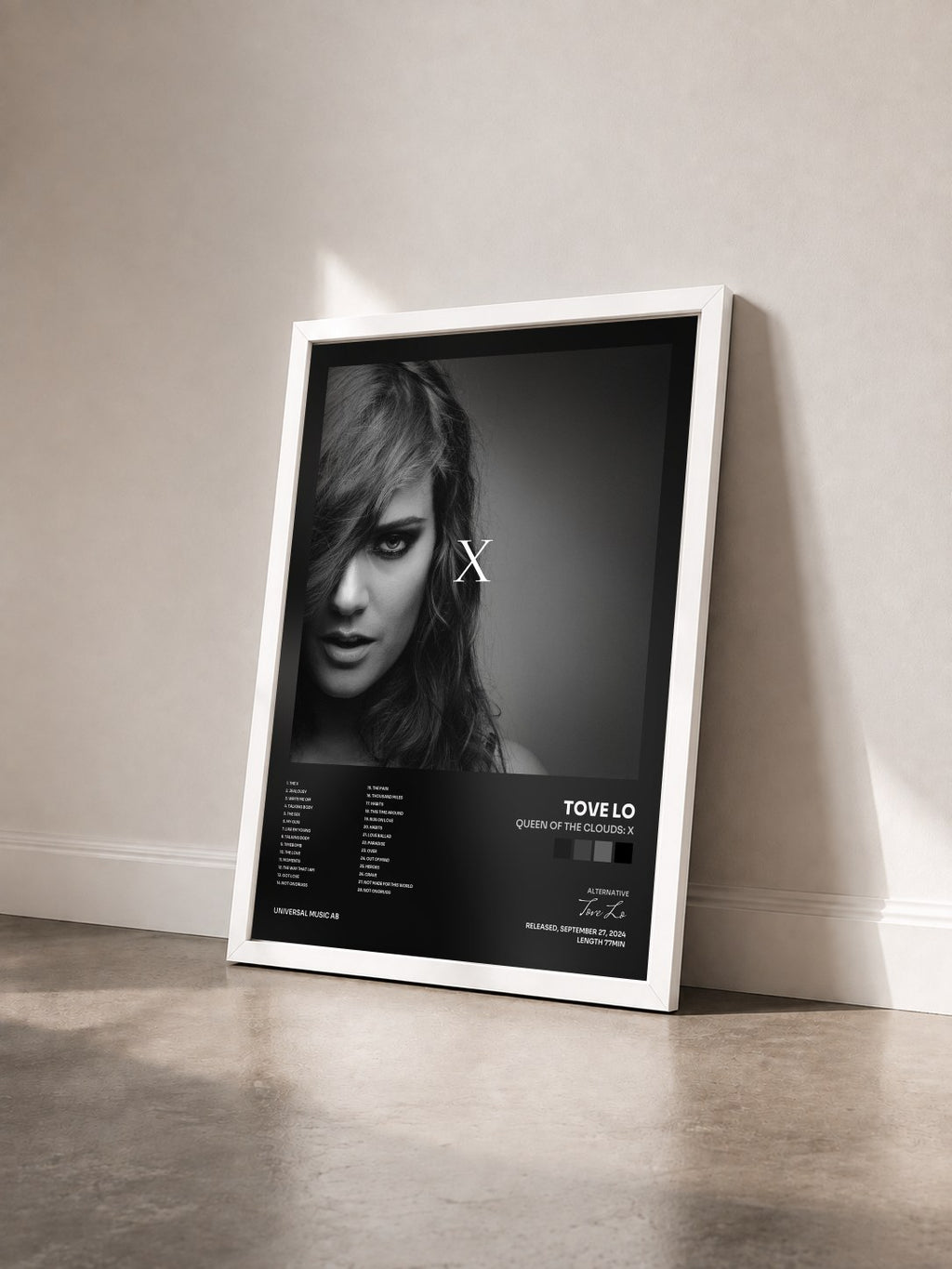 #blanc Tableau de l'album Queen Of The Clouds: X de Tove Lo vu de trois quarts, cadre blanc