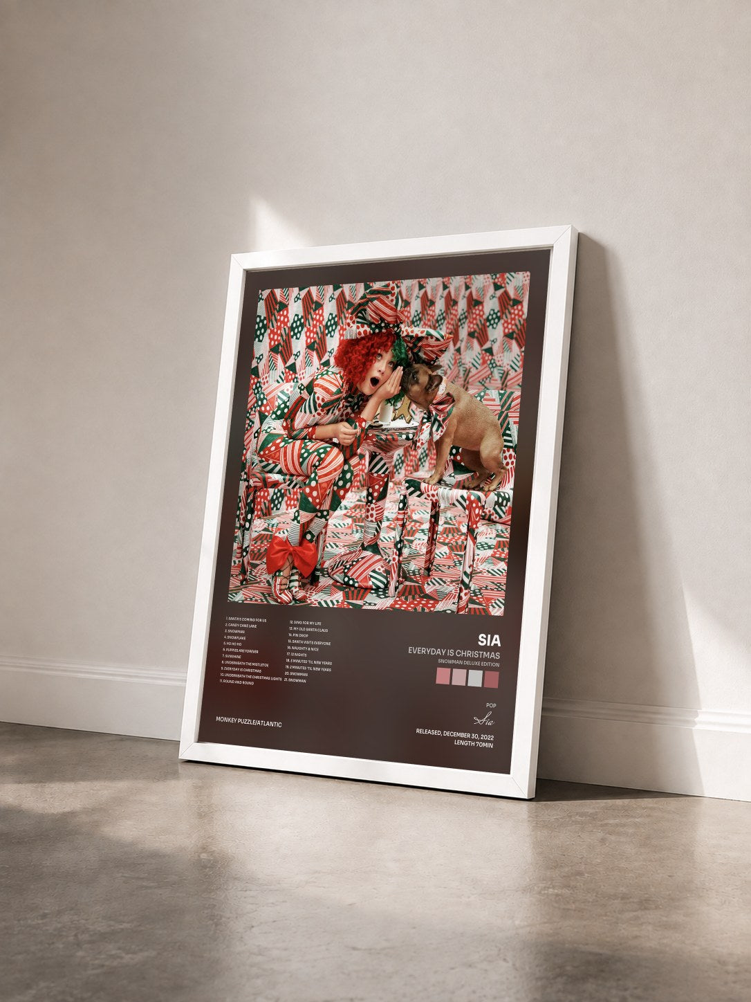 #blanc Tableau de l'album Everyday Is Christmas (Snowman Deluxe Edition) de Sia vu de trois quarts, cadre blanc