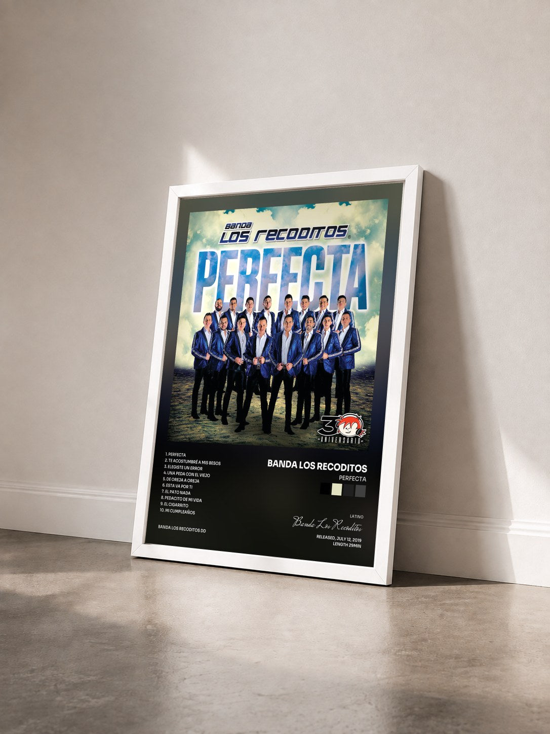 #blanc Tableau de l'album Perfecta de Banda Los Recoditos vu de trois quarts, cadre blanc