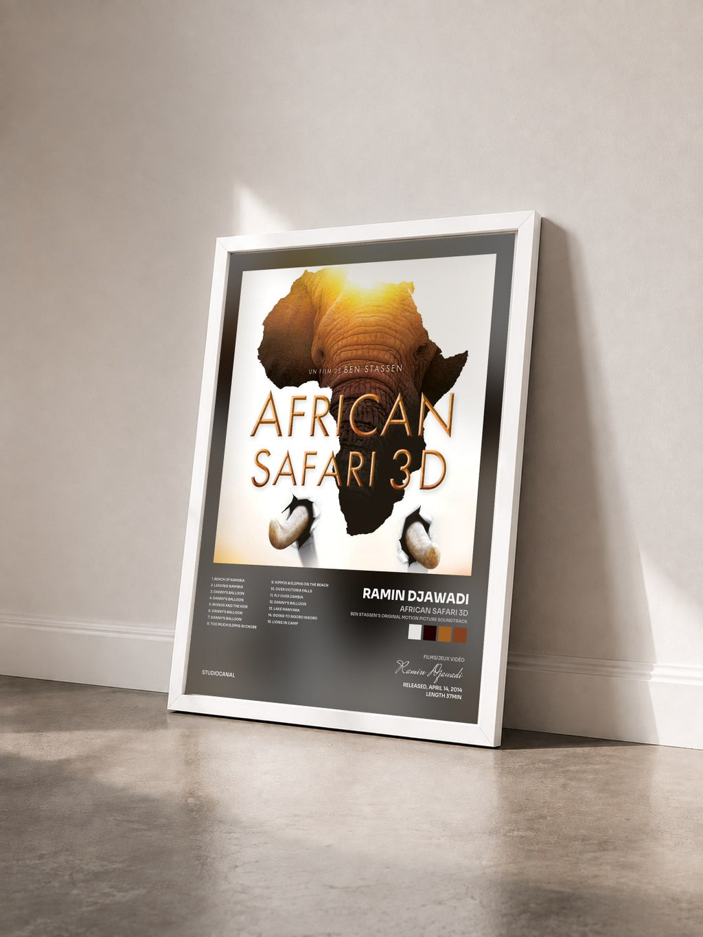 #blanc Tableau de l'album African Safari 3D (Ben Stassen's Original Motion Picture Soundtrack) de Ramin Djawadi vu de trois quarts, cadre blanc
