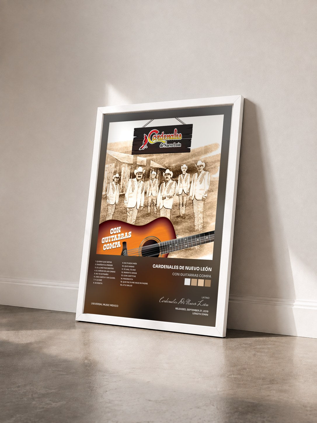 #blanc Tableau de l'album Con Guitarras Compa de Cardenales De Nuevo León vu de trois quarts, cadre blanc