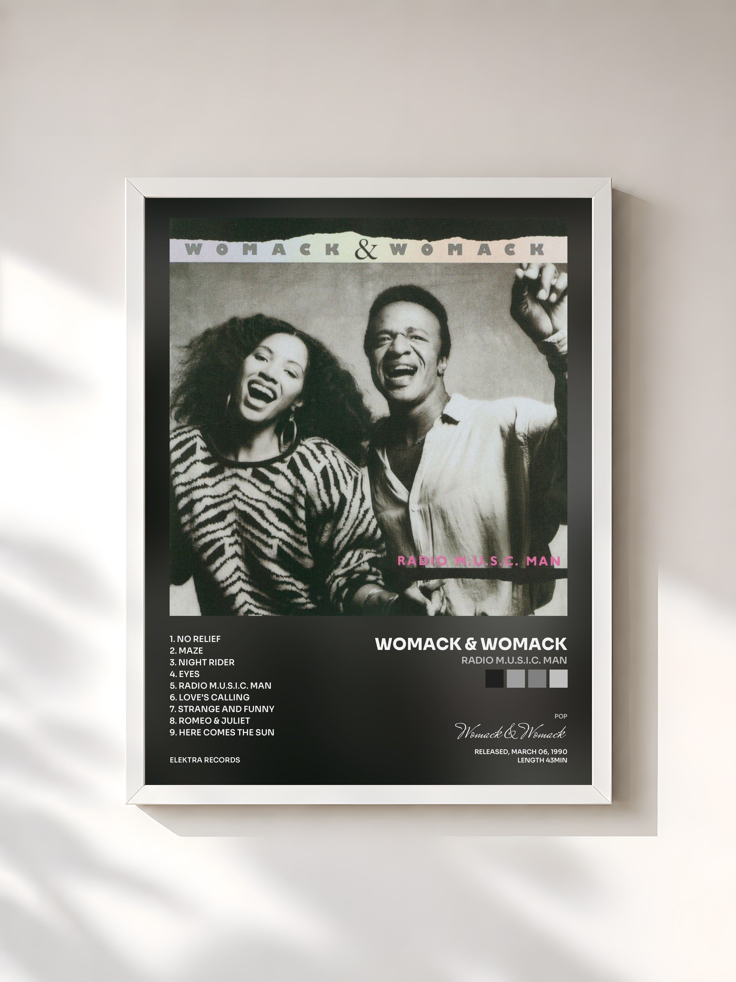 #blanc Tableau de l'album Radio M.U.S.I.C. Man de Womack & Womack, cadre blanc, imprimé et encadré en France