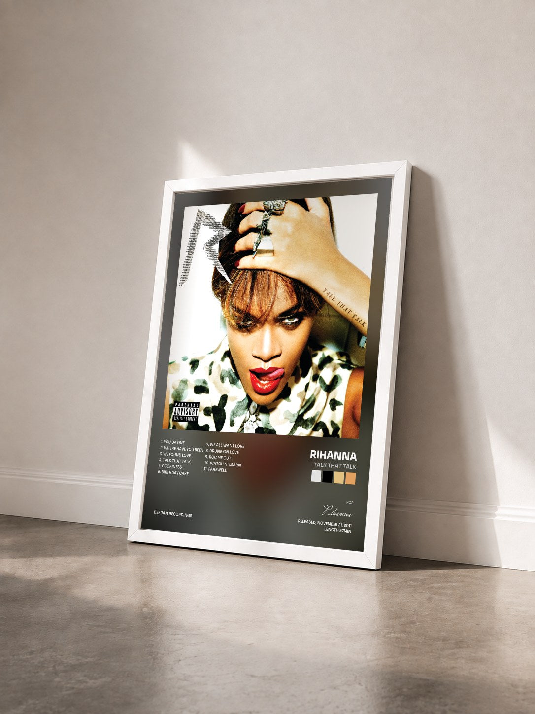 #blanc Tableau de l'album Talk That Talk de Rihanna vu de trois quarts, cadre blanc