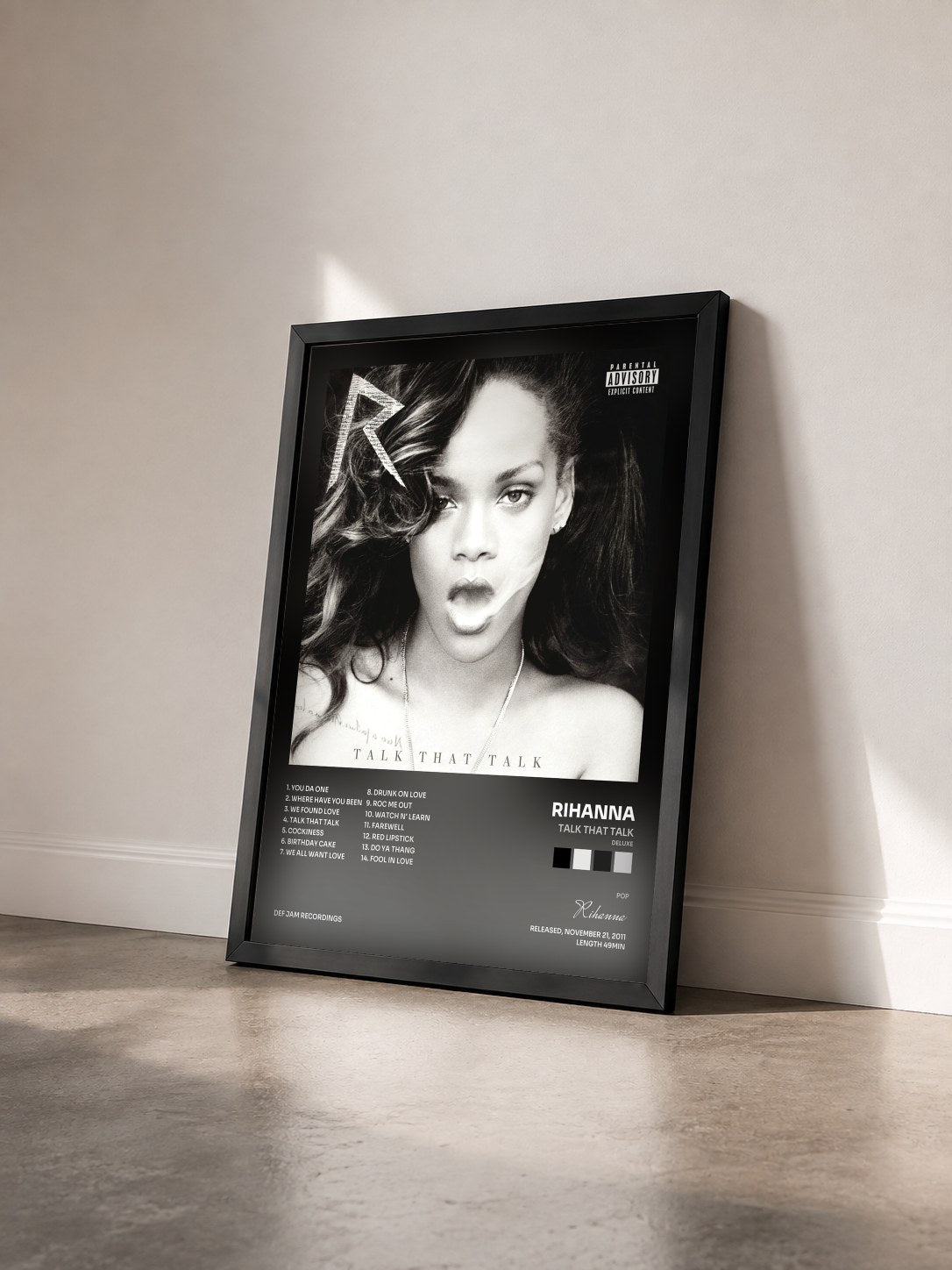 #noir Talk That Talk (Deluxe) di Rihanna in stampa incorniciata vista di tre quarti, cornice nera