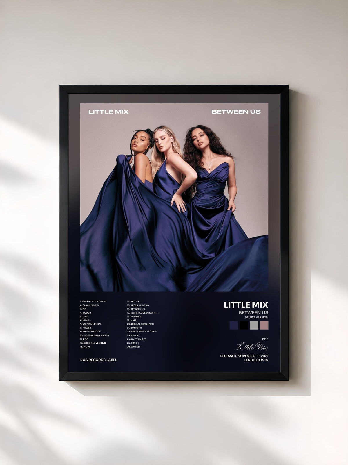 #noir Tableau de l'album Between Us (Deluxe Version) de Little Mix, cadre noir, imprimé et encadré en France