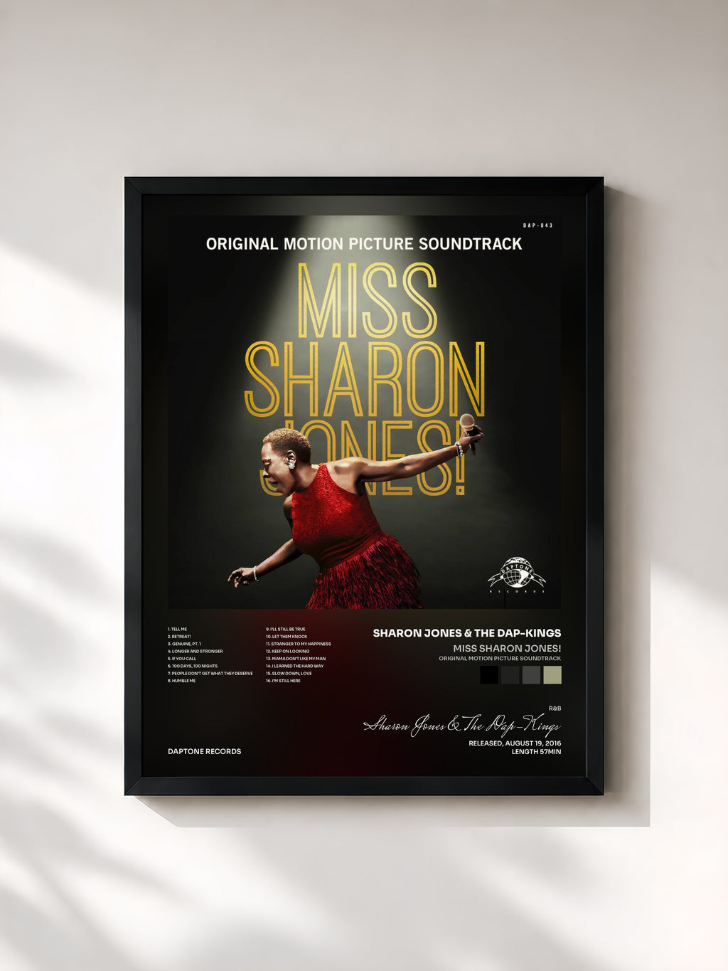 #noir Miss Sharon Jones! (Original Motion Picture Soundtrack) von Sharon Jones & The Dap-Kings als gerahmter Kunstdruck, schwarzer Rahmen, gedruckt und gerahmt in Frankreich