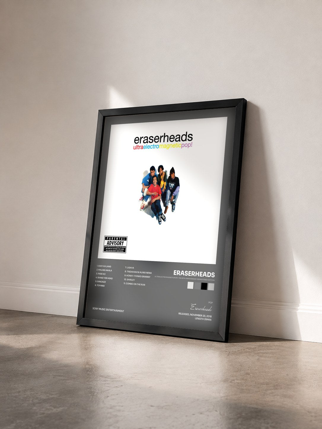 #noir Tableau de l'album Ultraelectromagneticpop!: The 25th Anniversary Remastered Edition de Eraserheads vu de trois quarts, cadre noir