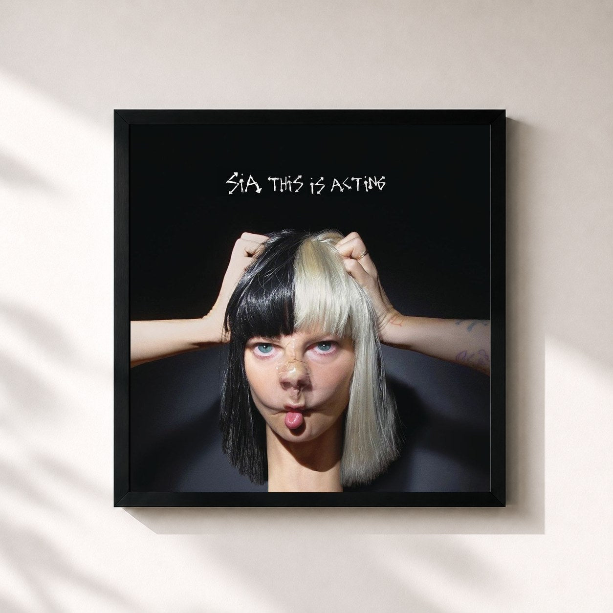 #noir Tableau carré de l'album This Is Acting de Sia, cadre noir 32x32 cm