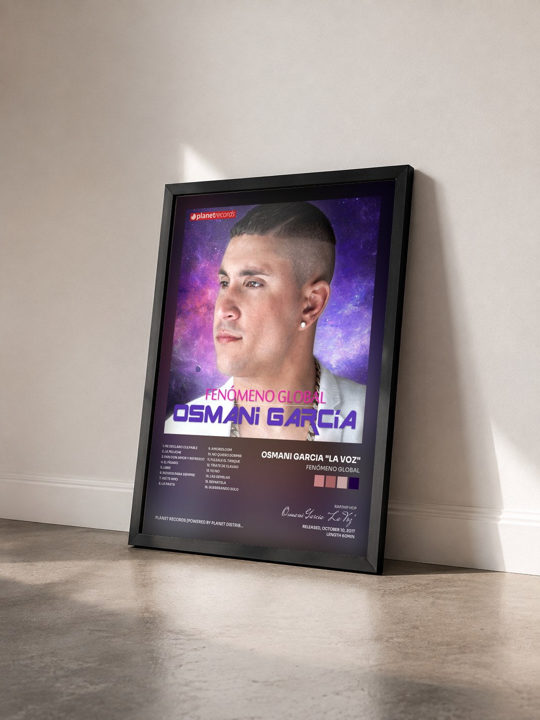 #noir Tableau de l'album Fenómeno Global de Osmani Garcia "La Voz" vu de trois quarts, cadre noir