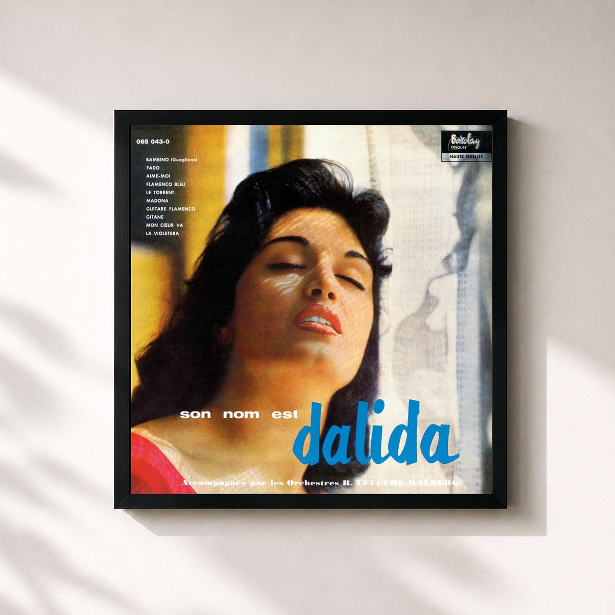 #noir Son nom est Dalida di Dalida in stampa quadrata incorniciata, cornice nera 32x32 cm