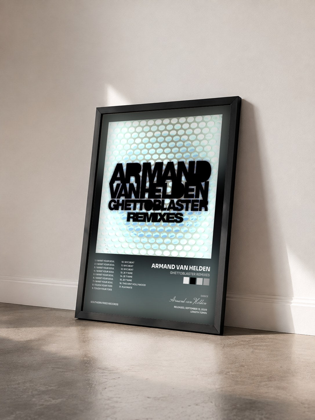 #noir Tableau de l'album Ghettoblaster Remixes de Armand van Helden vu de trois quarts, cadre noir
