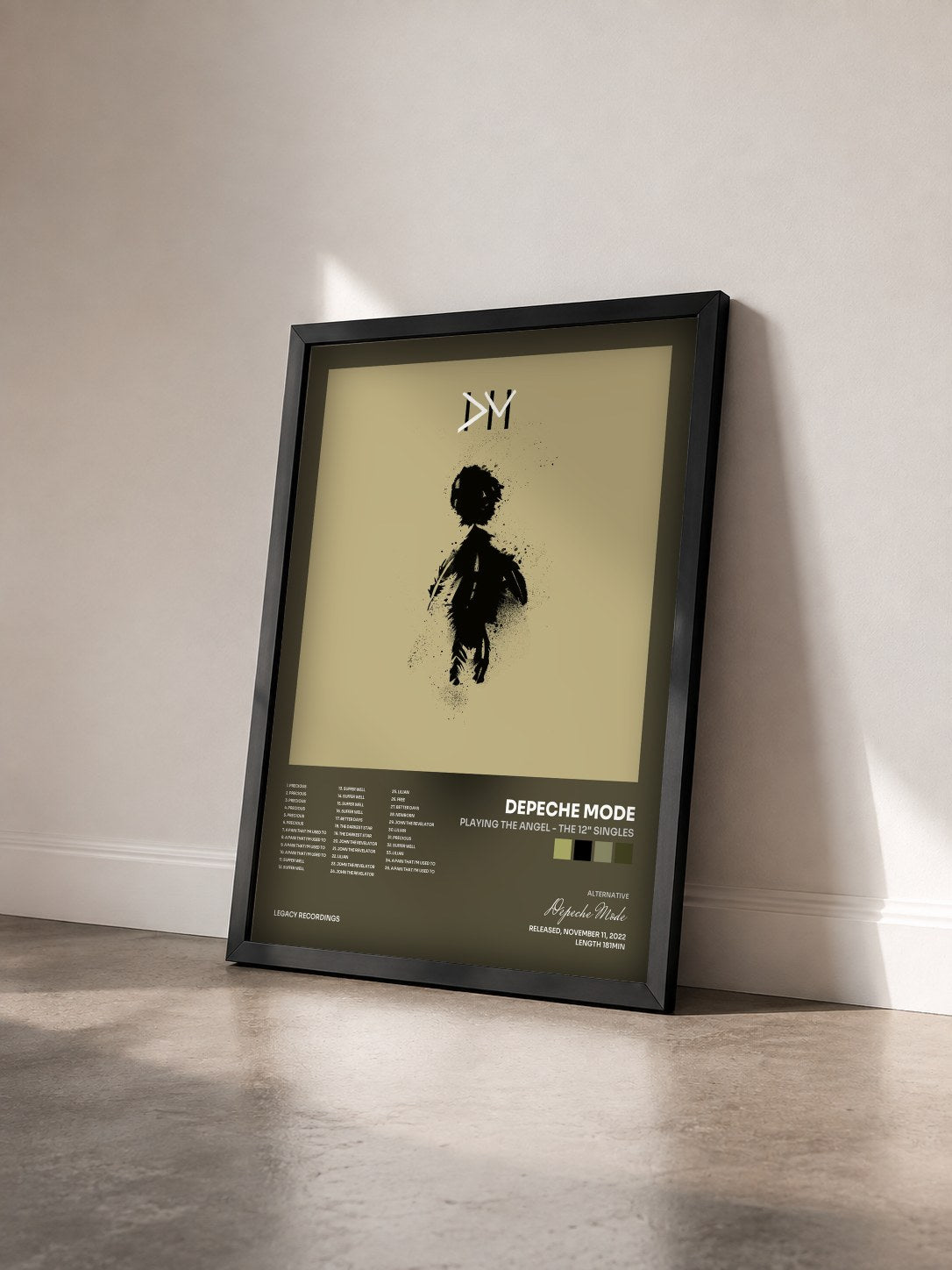 #noir Playing The Angel - The 12" Singles von Depeche Mode als gerahmter Kunstdruck von schräg gesehen, schwarzer Rahmen