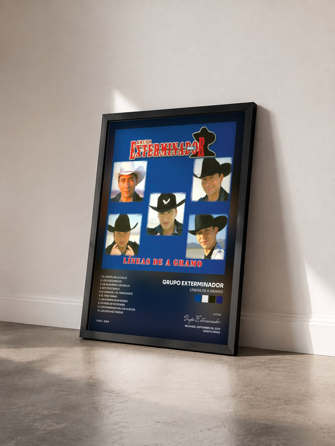 #noir Tableau de l'album Líneas De A Gramo de Grupo Exterminador vu de trois quarts, cadre noir