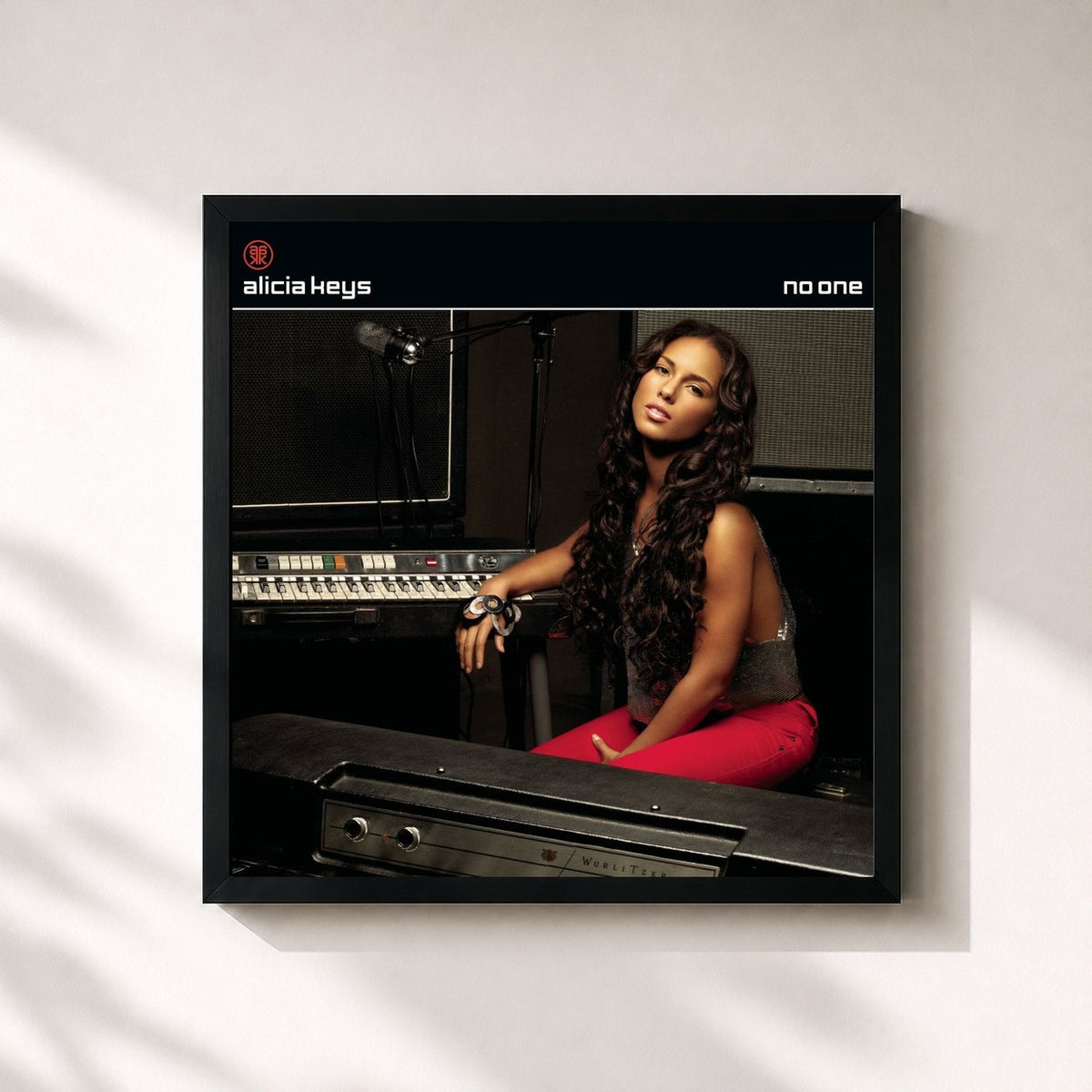 #noir Tableau carré de l'album No One (Remixes) de Alicia Keys, cadre noir 32x32 cm