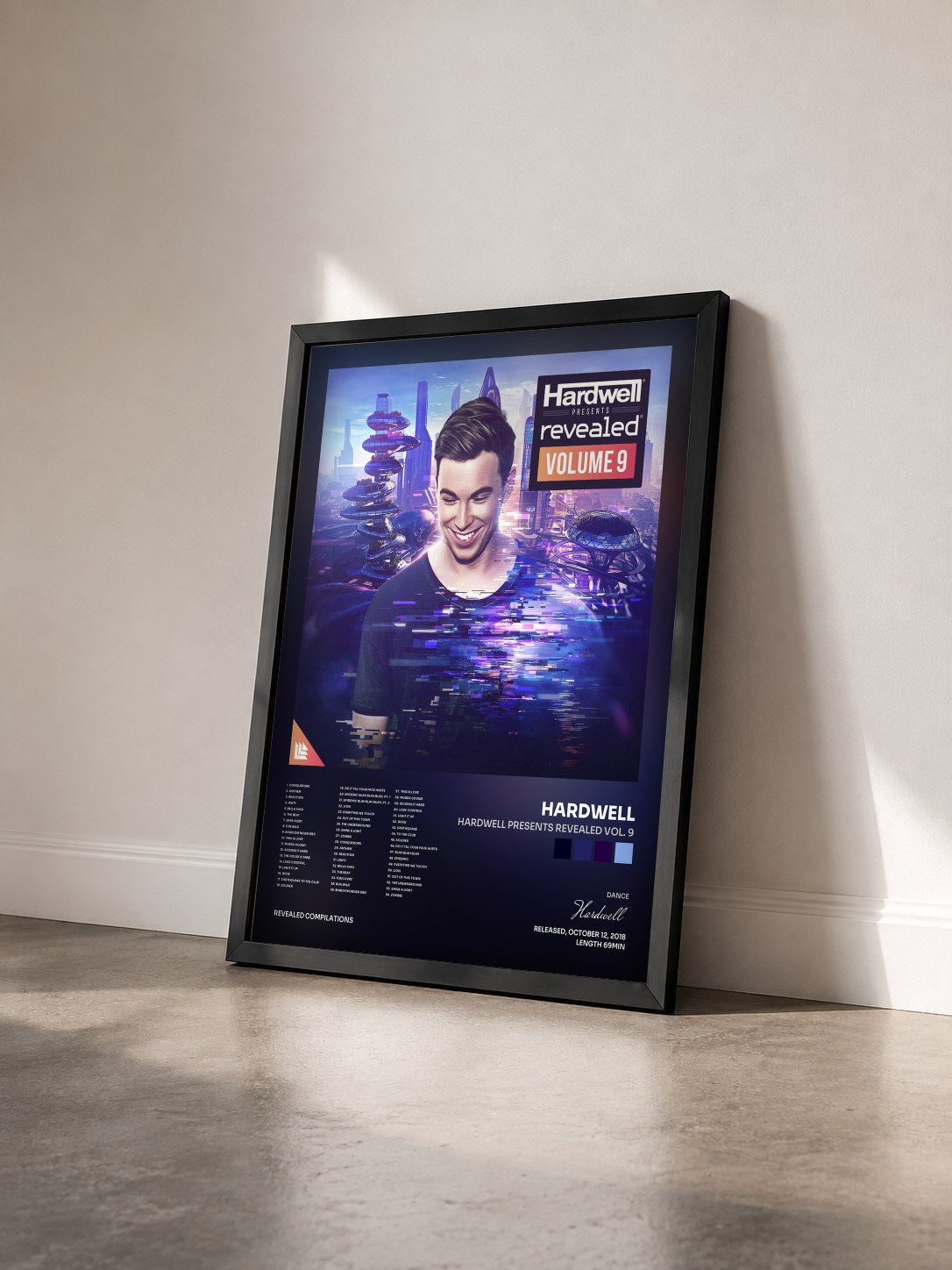 #noir Hardwell presents Revealed Vol. 9 di Hardwell in stampa incorniciata vista di tre quarti, cornice nera