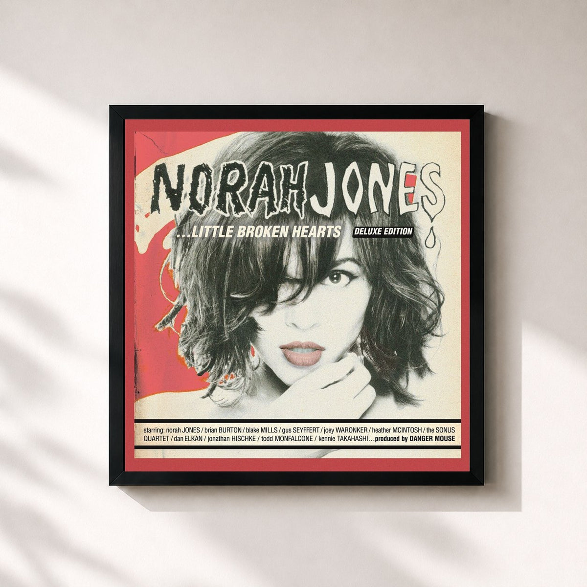 #noir Tableau carré de l'album Little Broken Hearts (Deluxe Edition) de Norah Jones, cadre noir 32x32 cm