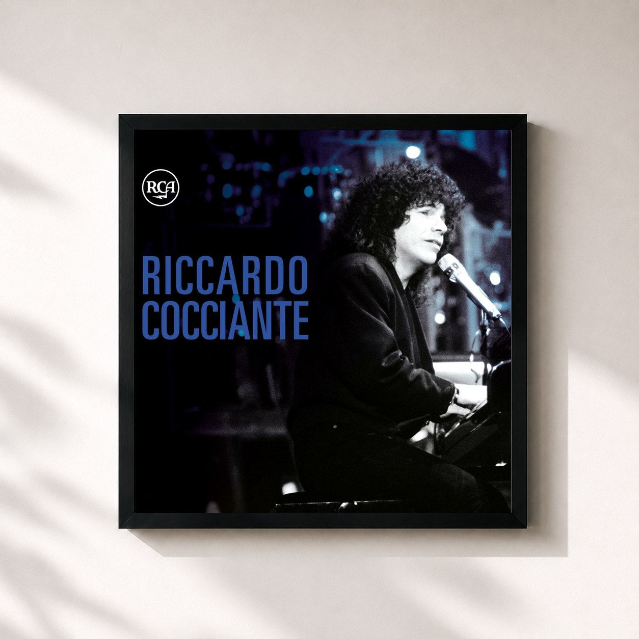 #noir Tableau carré de l'album Riccardo Cocciante de Riccardo Cocciante, cadre noir 32x32 cm