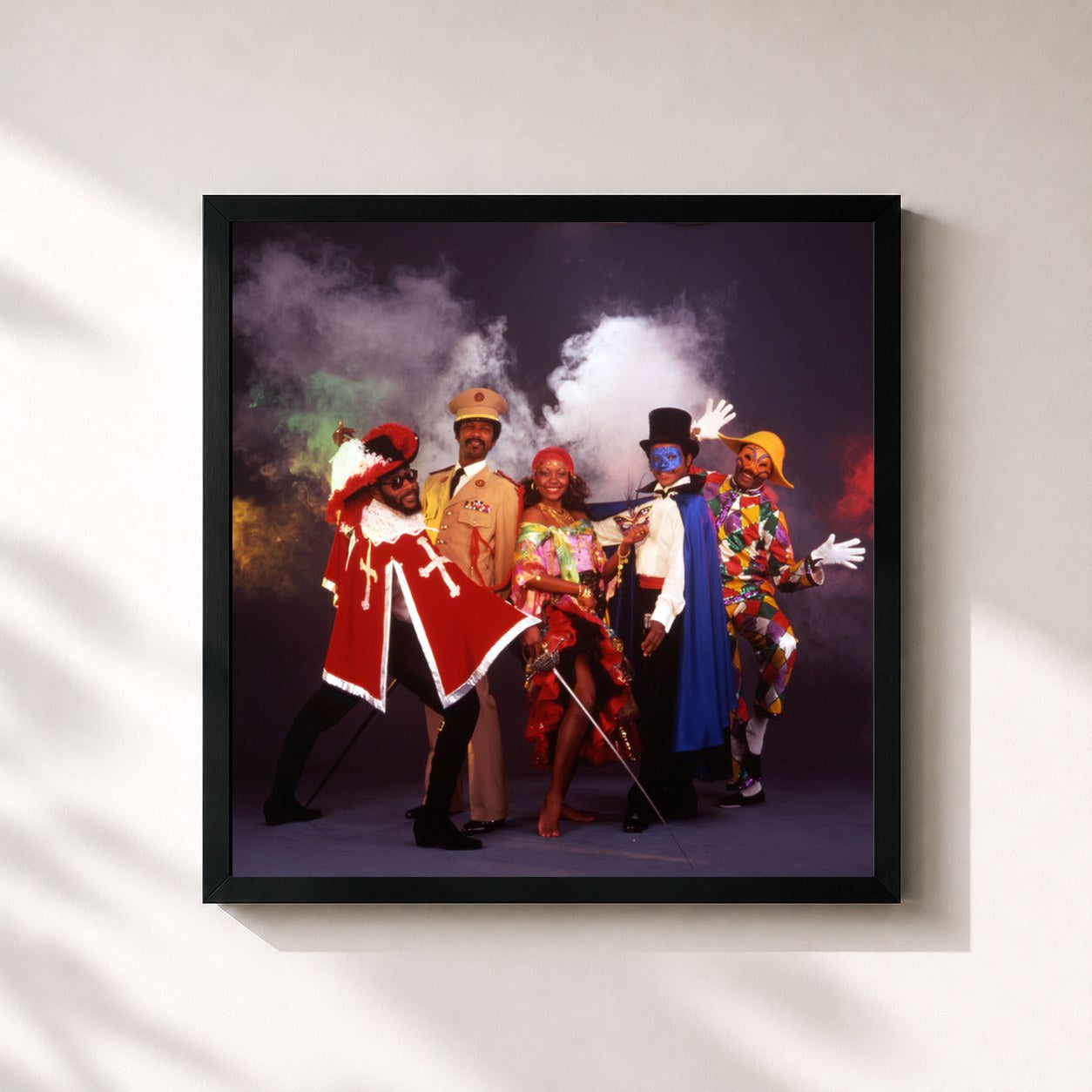#noir Tableau carré de l'album Le bal masqué de La Compagnie Créole, cadre noir 32x32 cm