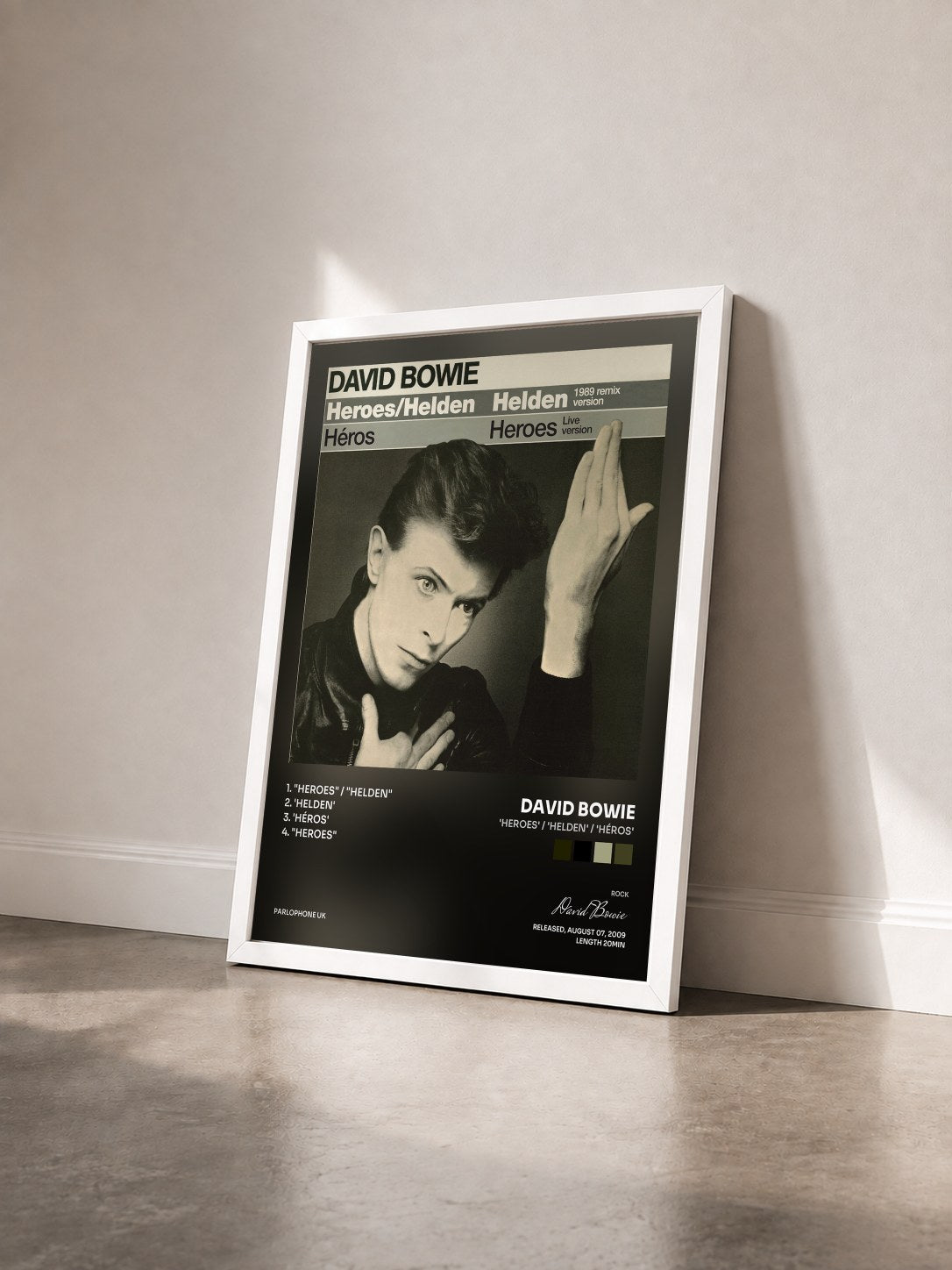 #blanc Tableau de l'album 'Heroes' / 'Helden' / 'Héros' de David Bowie vu de trois quarts, cadre blanc