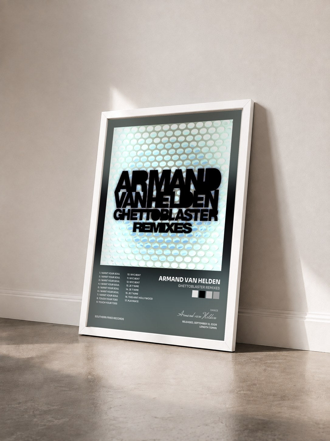 #blanc Tableau de l'album Ghettoblaster Remixes de Armand van Helden vu de trois quarts, cadre blanc