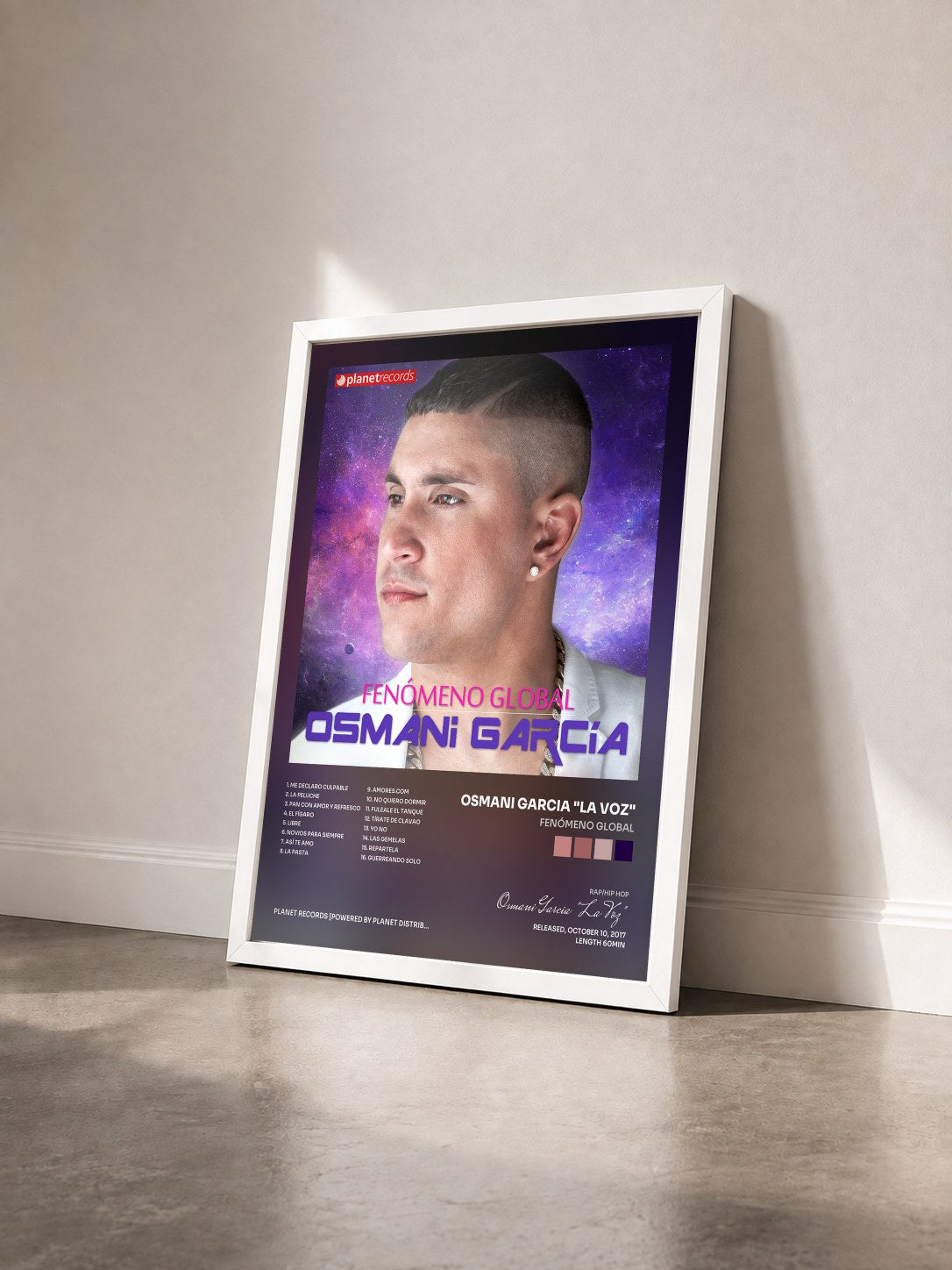 #blanc Tableau de l'album Fenómeno Global de Osmani Garcia "La Voz" vu de trois quarts, cadre blanc