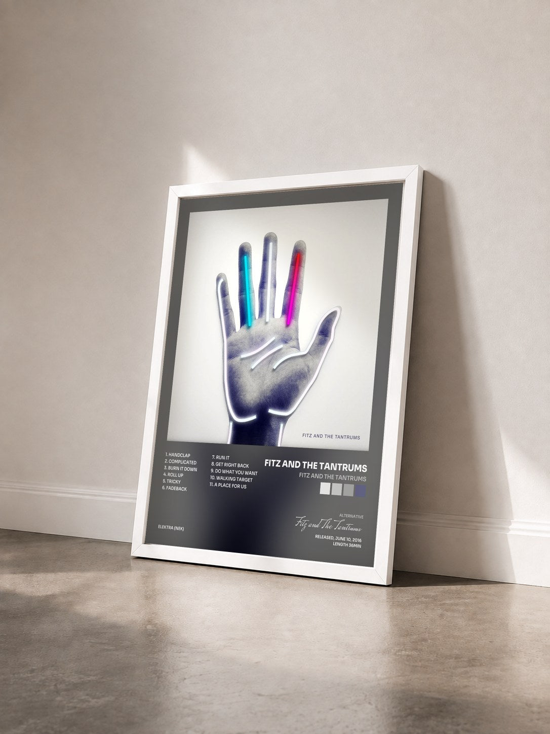 #blanc Tableau de l'album Fitz and The Tantrums de Fitz and The Tantrums vu de trois quarts, cadre blanc