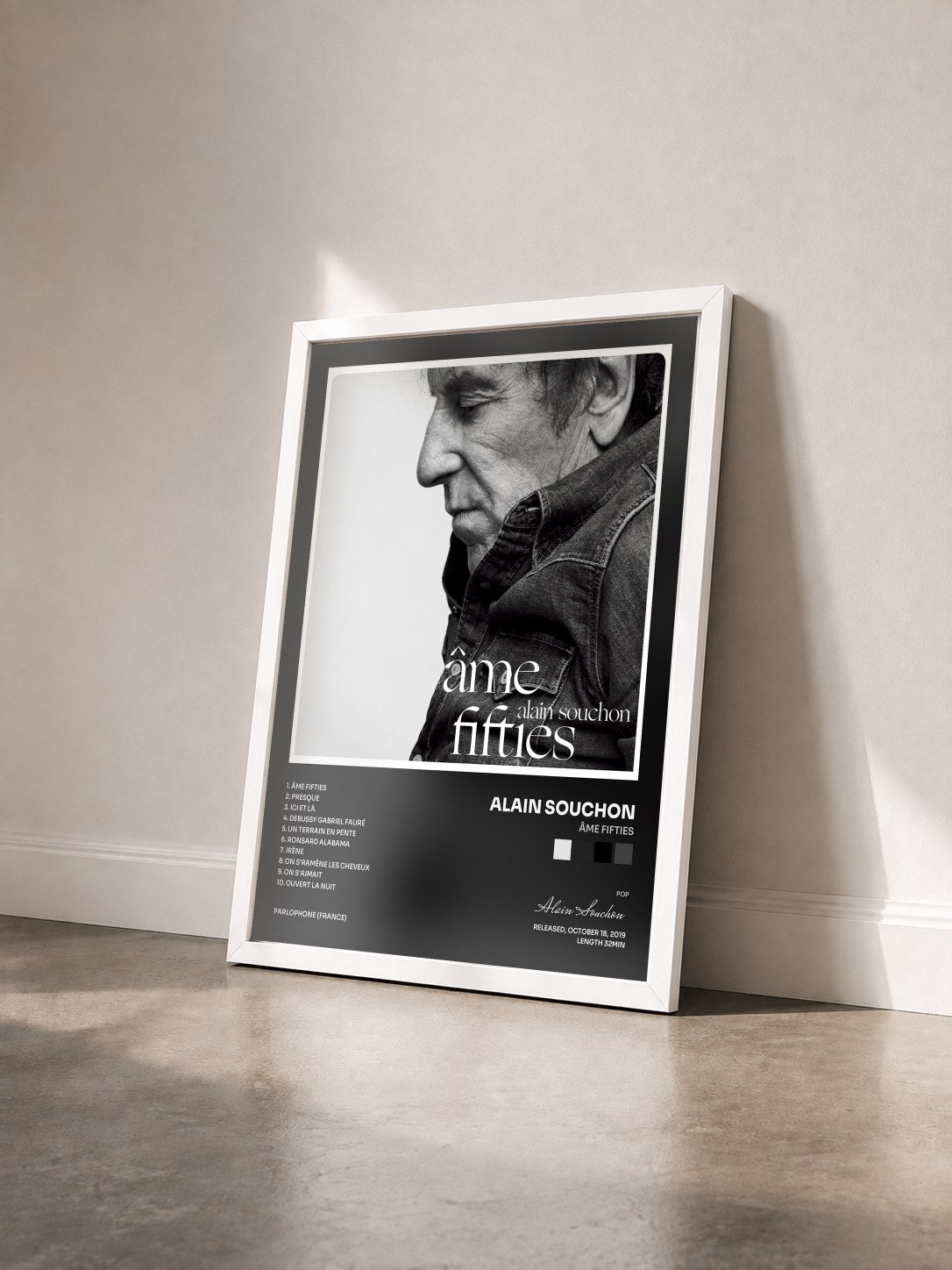 #blanc Âme fifties von Alain Souchon als gerahmter Kunstdruck von schräg gesehen, weißer Rahmen