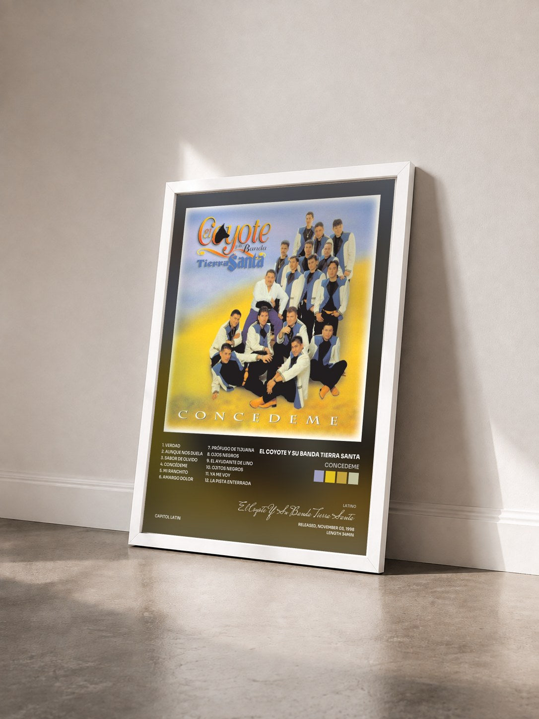 #blanc Tableau de l'album Concedeme de El Coyote Y Su Banda Tierra Santa vu de trois quarts, cadre blanc