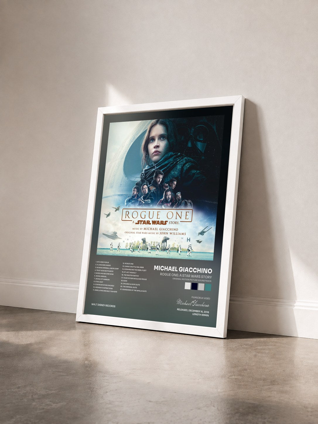 #blanc Tableau de l'album Rogue One: A Star Wars Story (Original Motion Picture Soundtrack) de Michael Giacchino vu de trois quarts, cadre blanc