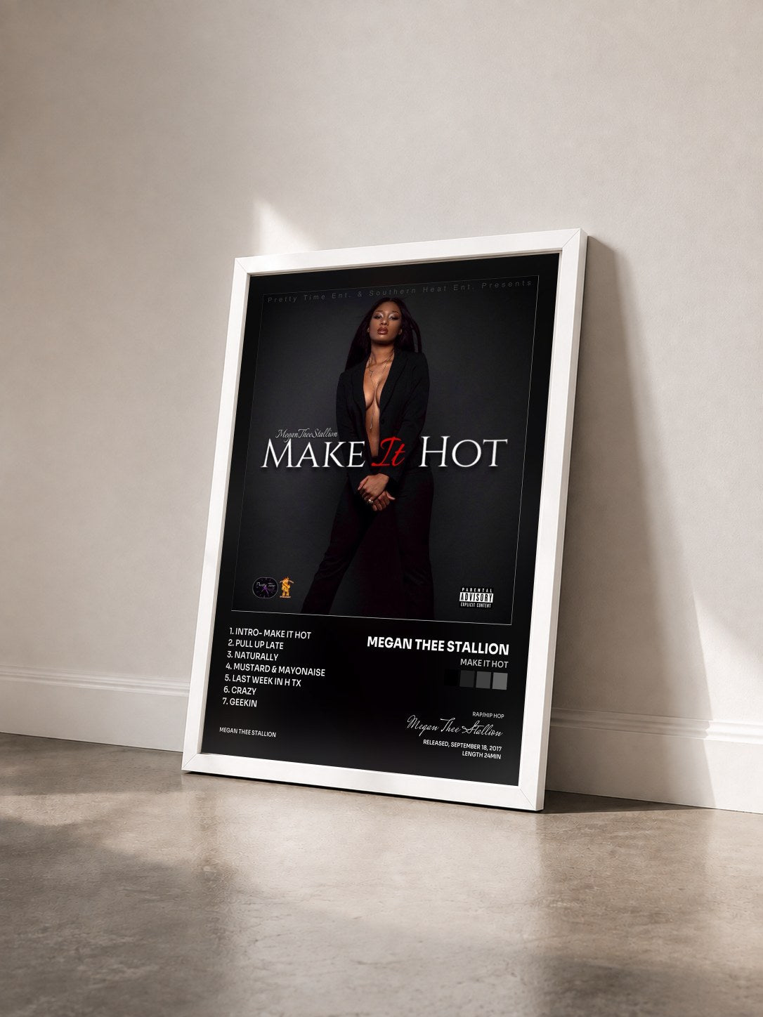 #blanc Tableau de l'album Make It Hot de Megan Thee Stallion vu de trois quarts, cadre blanc