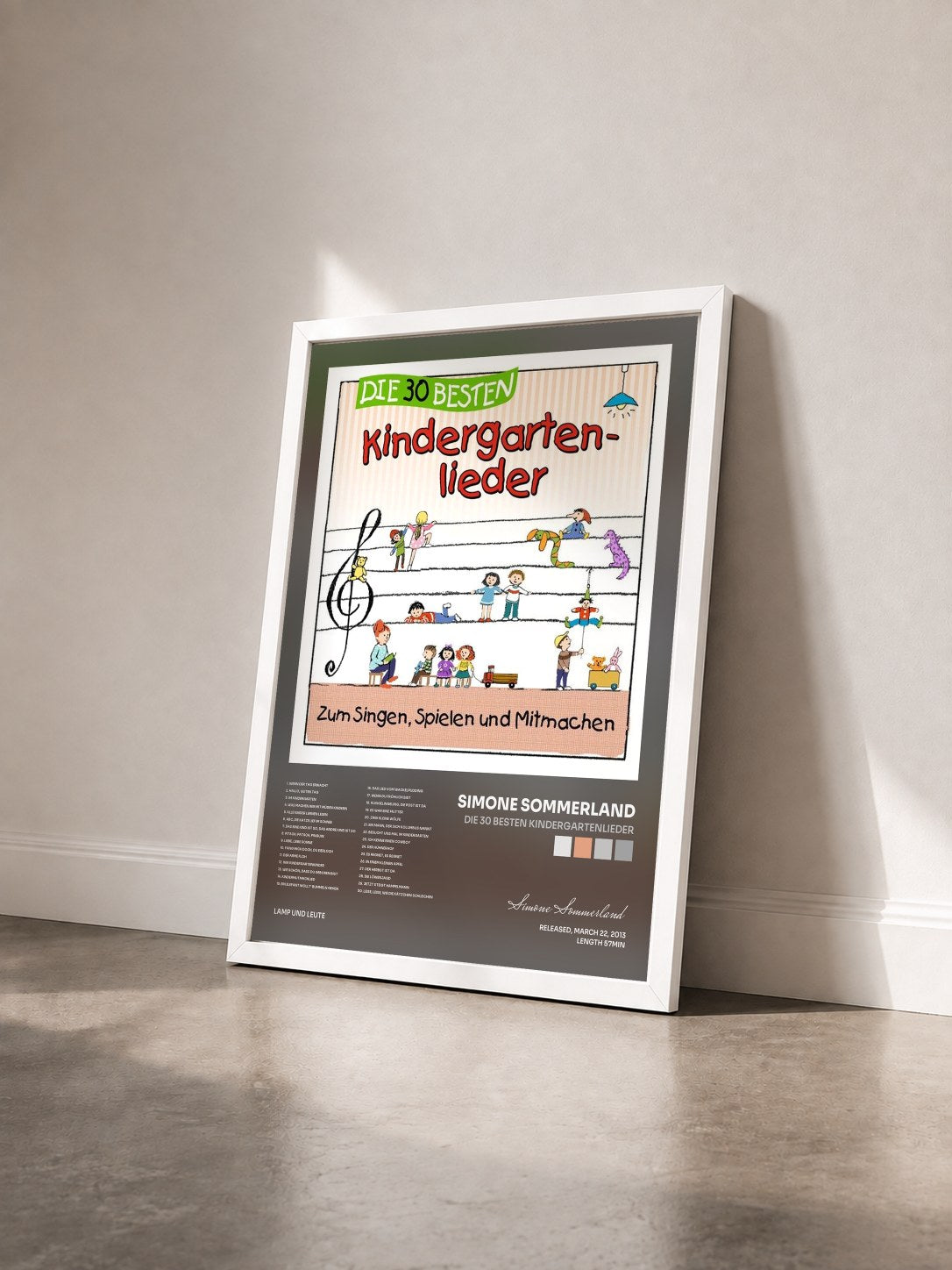 #blanc Tableau de l'album Die 30 besten Kindergartenlieder de Simone Sommerland vu de trois quarts, cadre blanc