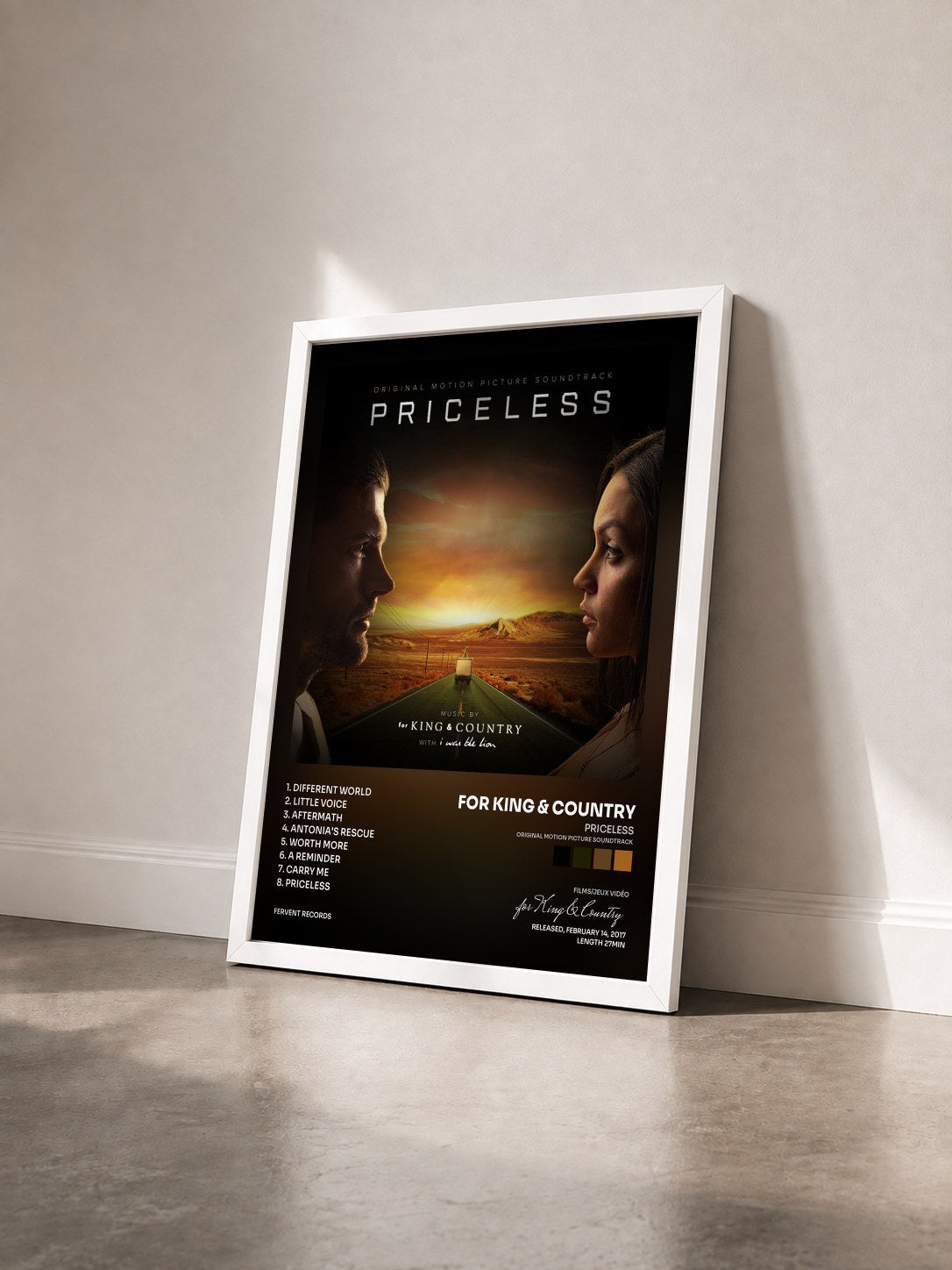 #blanc Tableau de l'album Priceless (Original Motion Picture Soundtrack) de for King & Country vu de trois quarts, cadre blanc