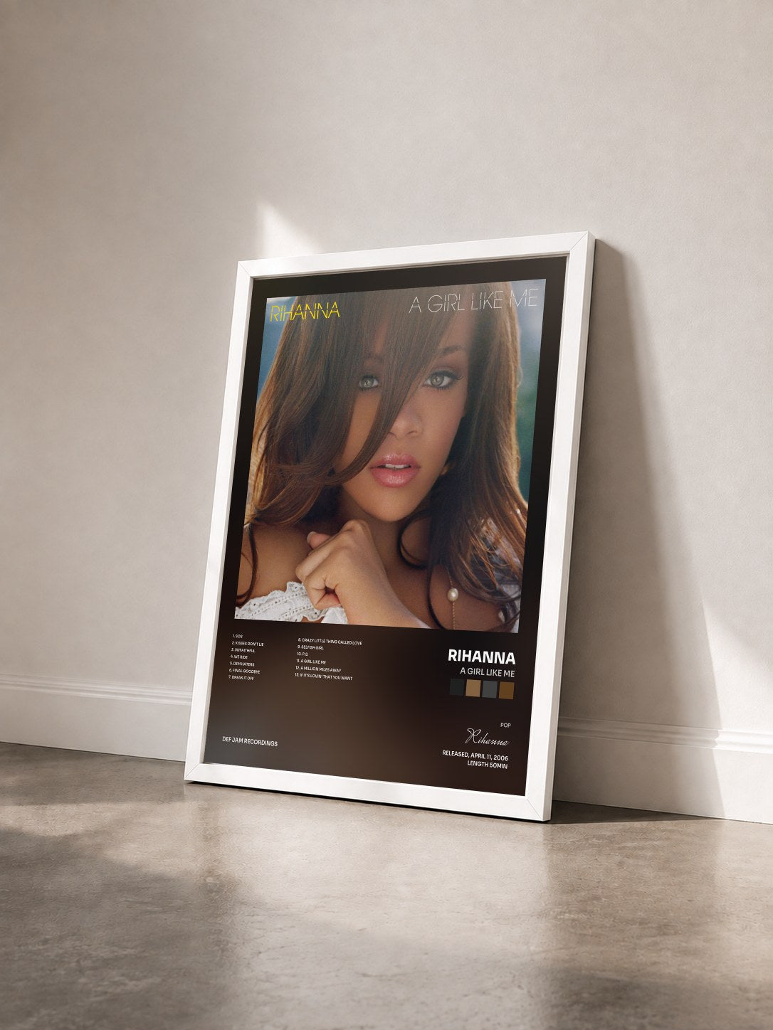 #blanc Tableau de l'album A Girl Like Me de Rihanna vu de trois quarts, cadre blanc