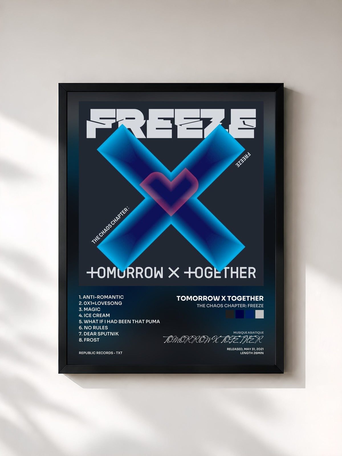 #noir Tableau de l'album The Chaos Chapter: FREEZE de TOMORROW X TOGETHER, cadre noir, imprimé et encadré en France