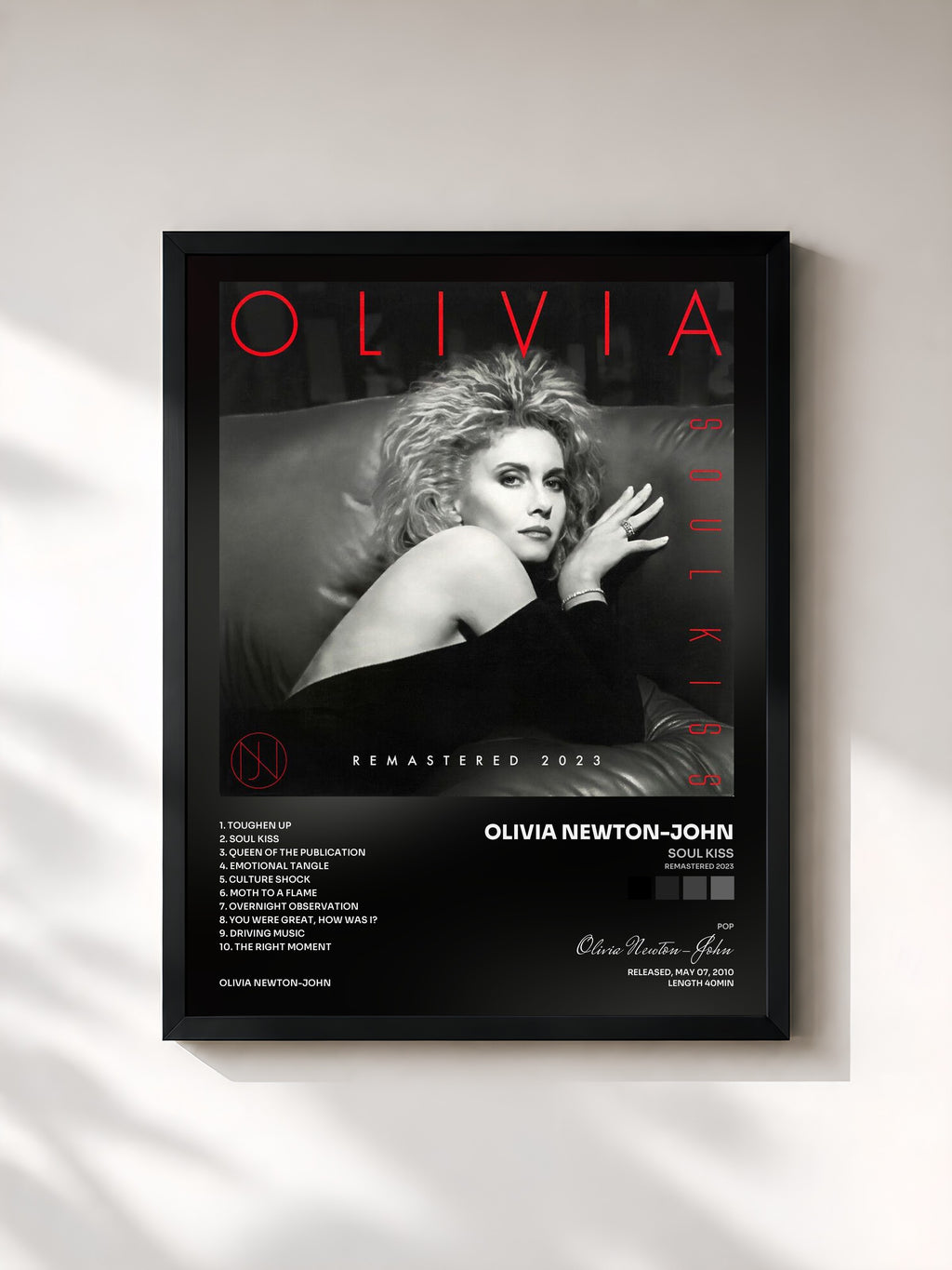 #noir Tableau de l'album Soul Kiss (Remastered 2023) de Olivia Newton-John, cadre noir, imprimé et encadré en France
