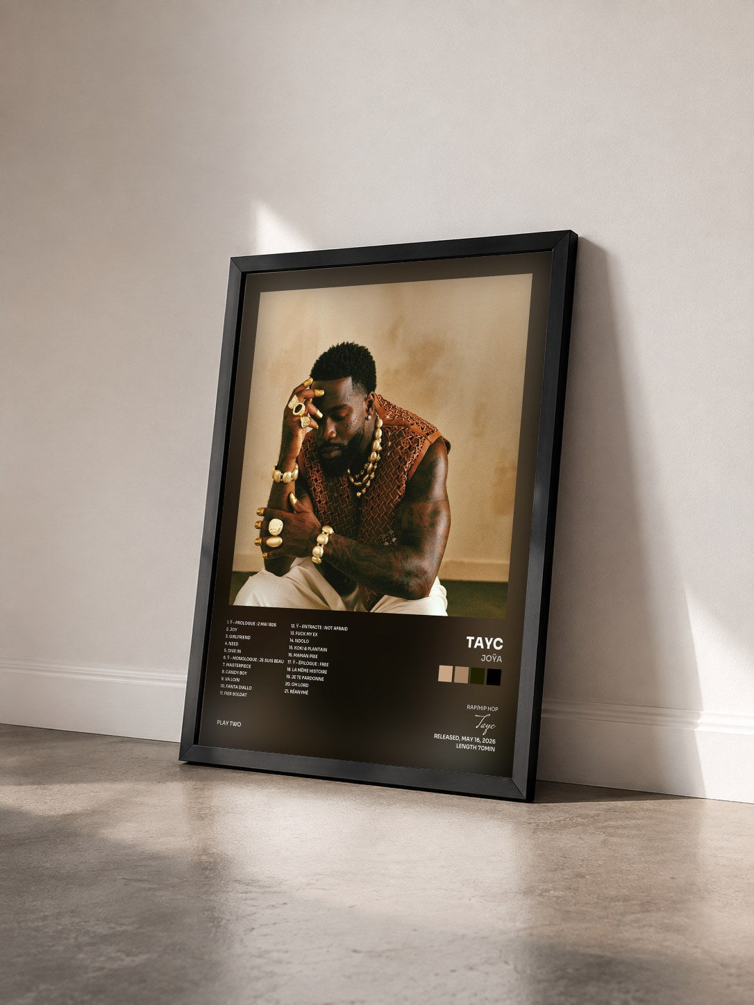 #noir Tableau de l'album JOŸA de Tayc vu de trois quarts, cadre noir