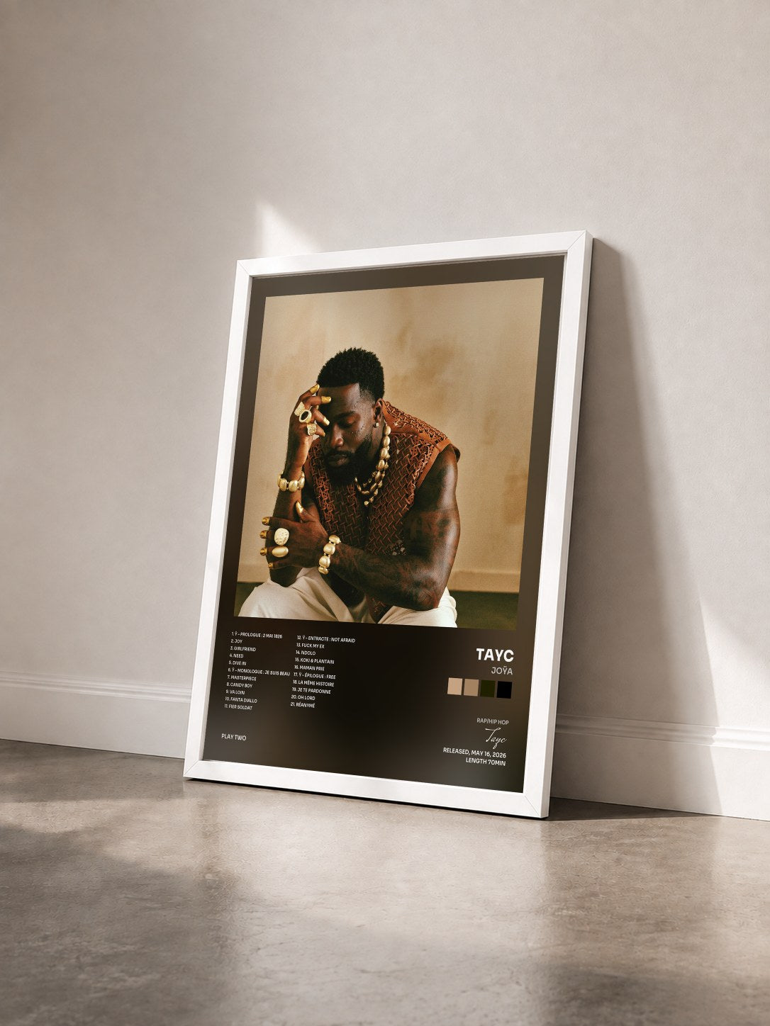 #blanc Tableau de l'album JOŸA de Tayc vu de trois quarts, cadre blanc