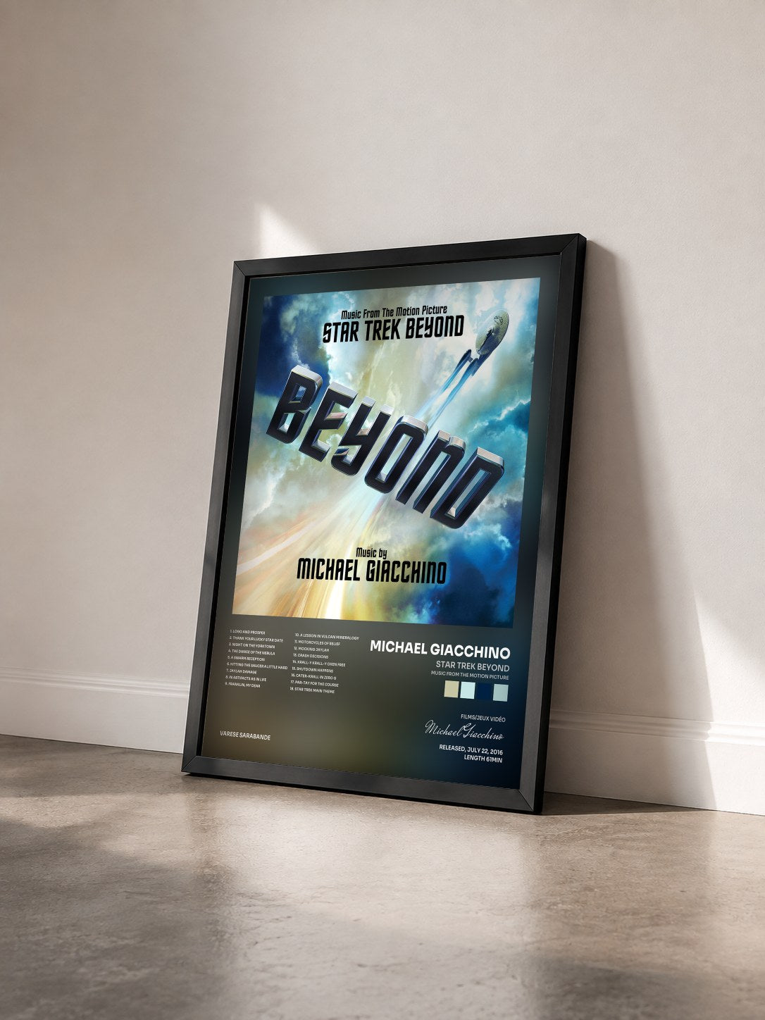 #noir Tableau de l'album Star Trek Beyond (Music From The Motion Picture) de Michael Giacchino vu de trois quarts, cadre noir