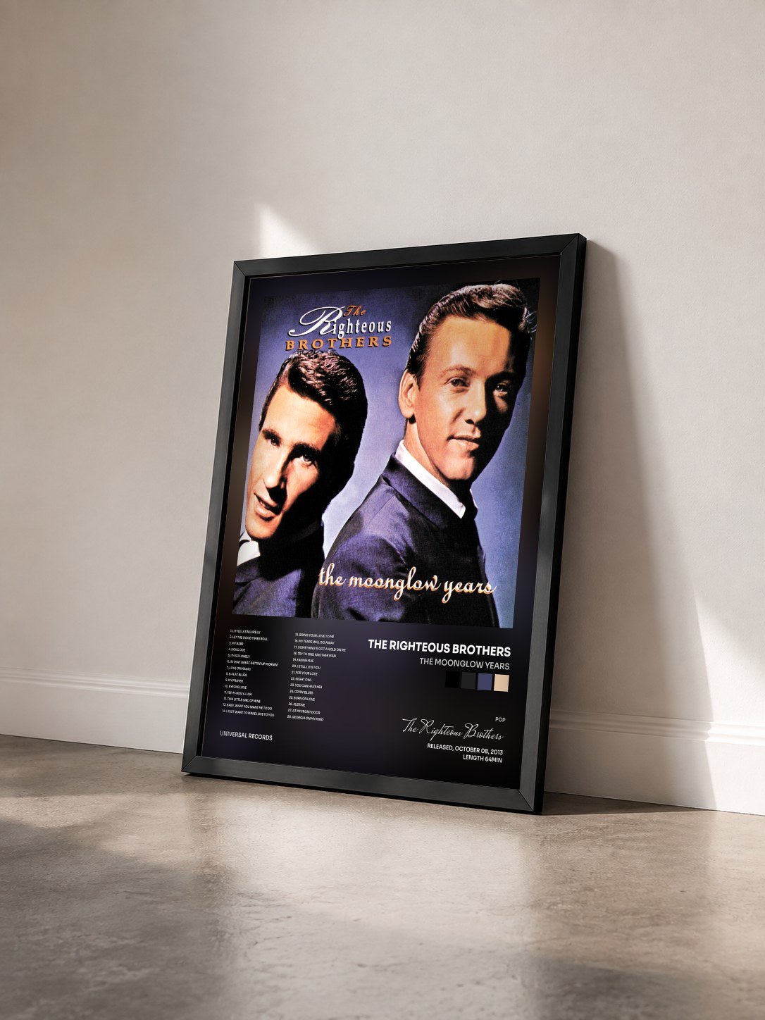 #noir Tableau de l'album The Moonglow Years de The Righteous Brothers vu de trois quarts, cadre noir