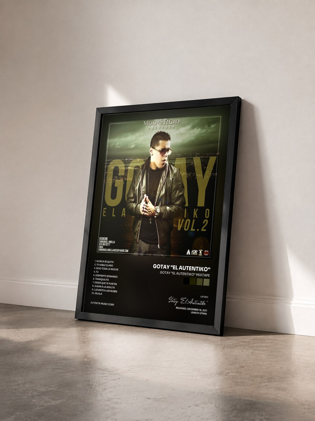 #noir Tableau de l'album Gotay "El Autentiko" Mixtape de Gotay "El Autentiko" vu de trois quarts, cadre noir