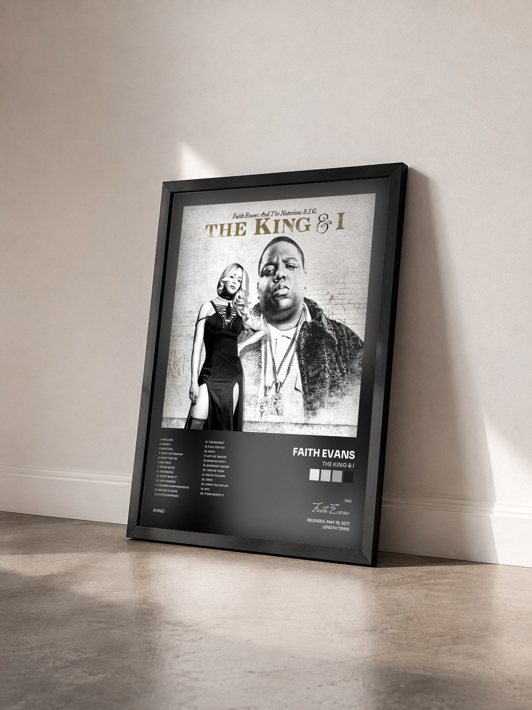 #noir Tableau de l'album The King & I de Faith Evans vu de trois quarts, cadre noir